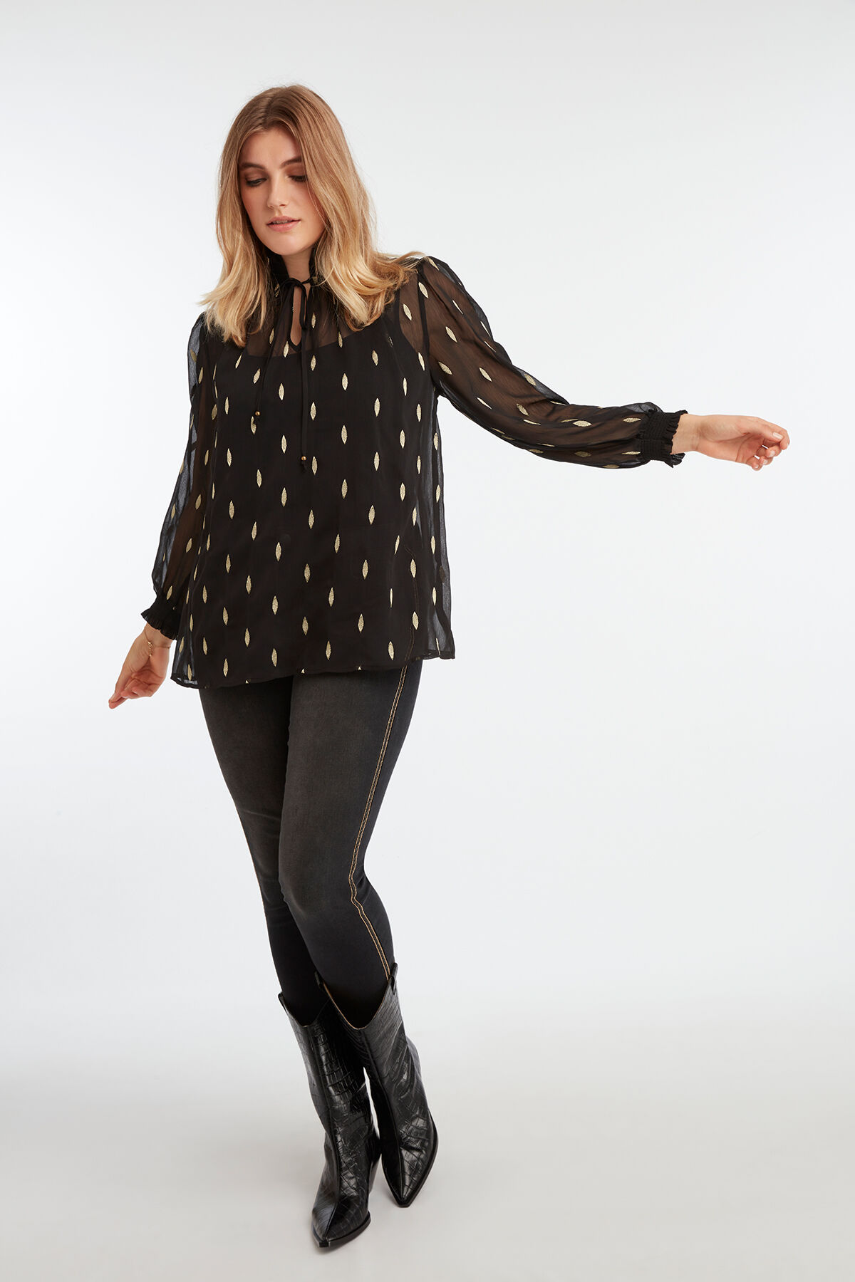 Blusa bordada image number 5