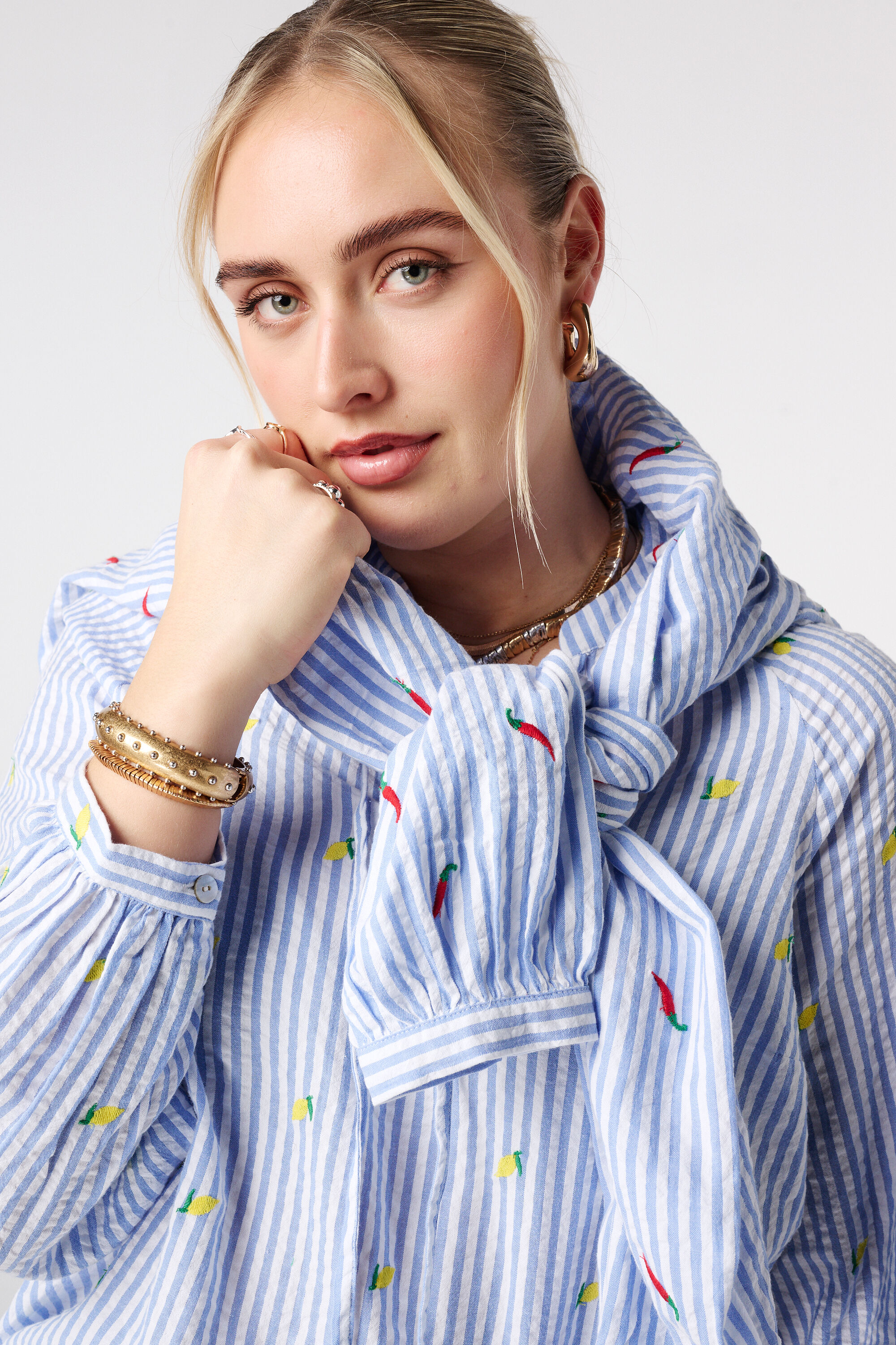 Blusa de rayas con estampado image number 4