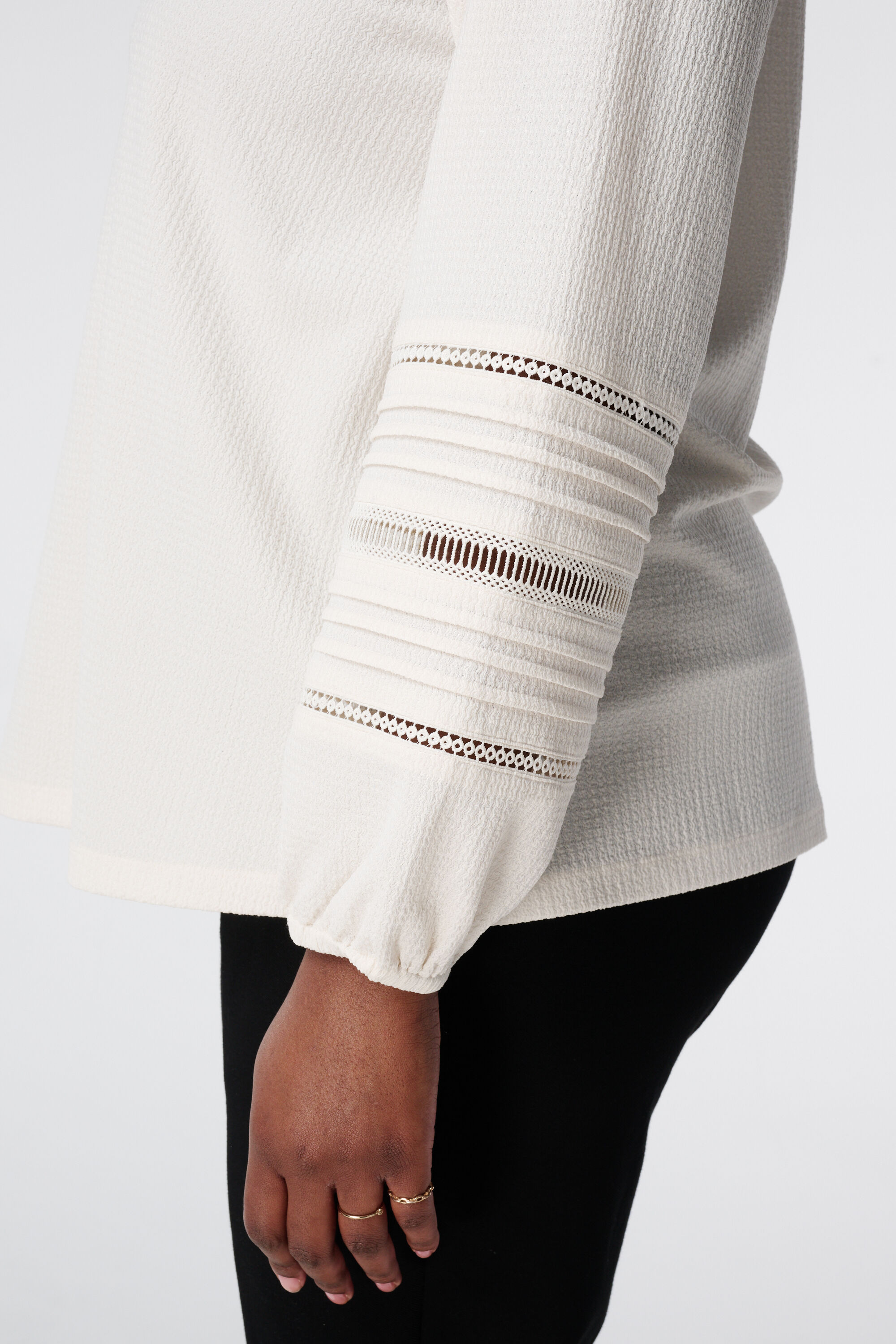 Top con detalles bordados image number 4