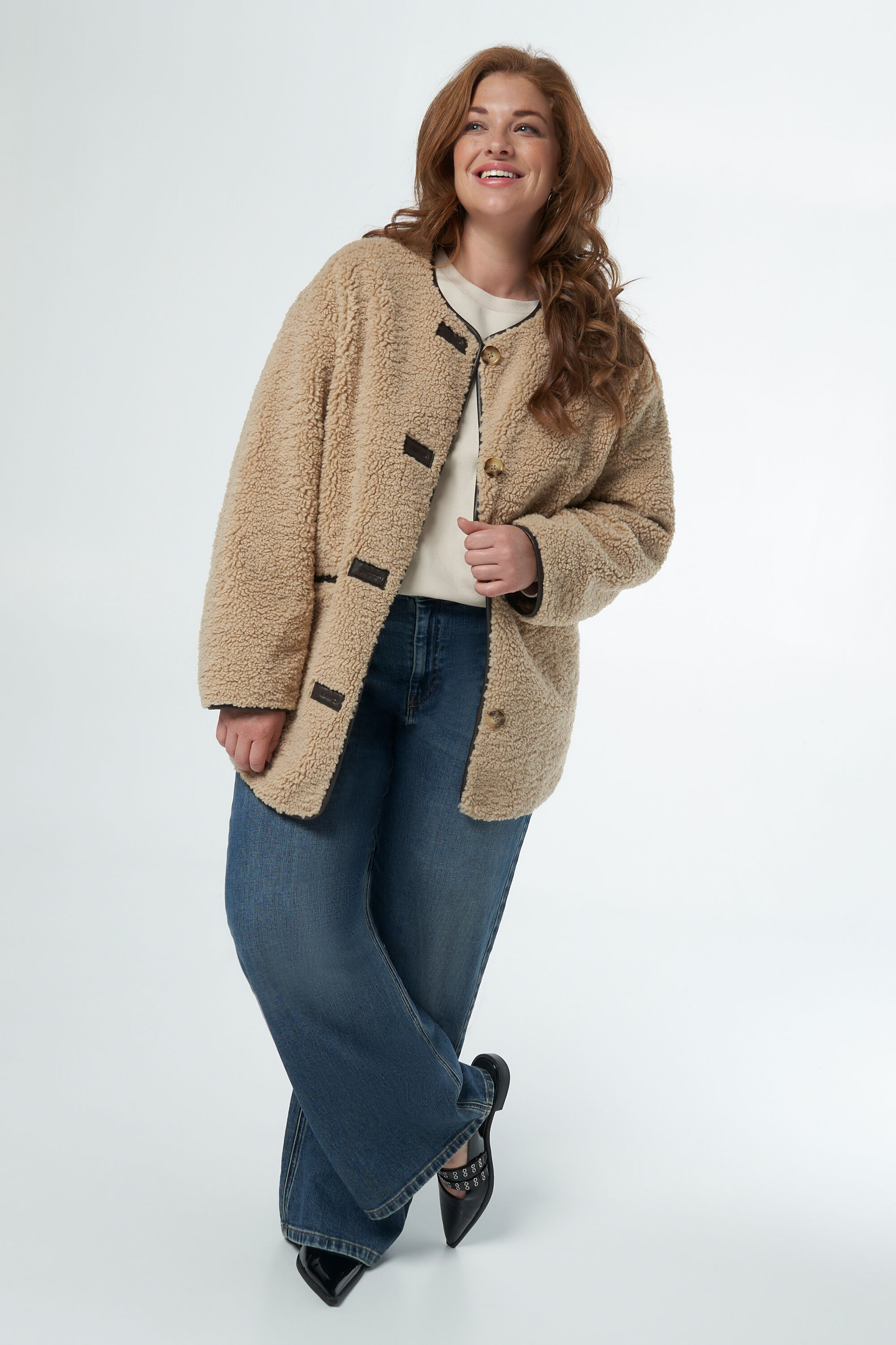 Chaqueta de peluche con detalles de piel image number 5