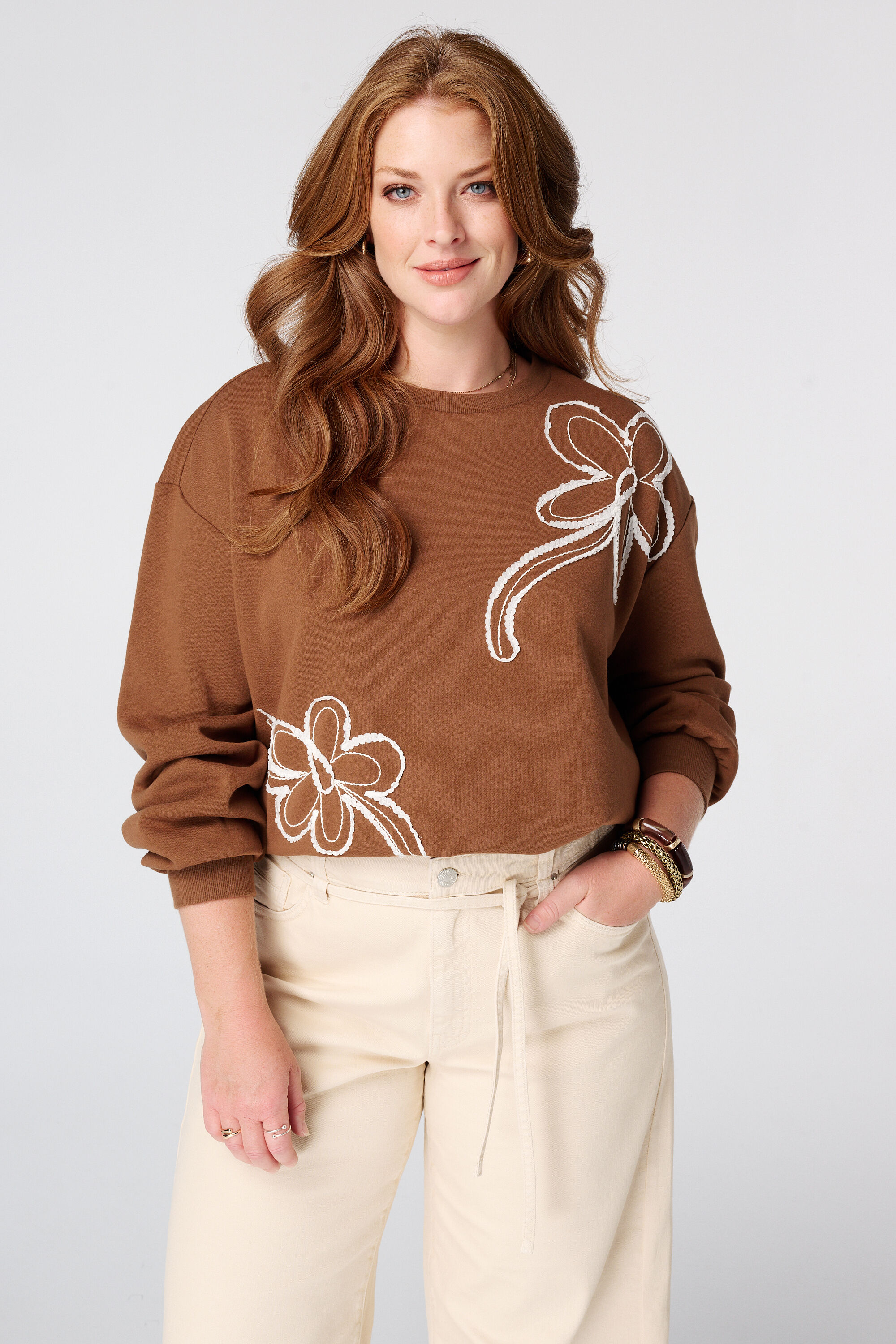Sudadera con bordado image number 0