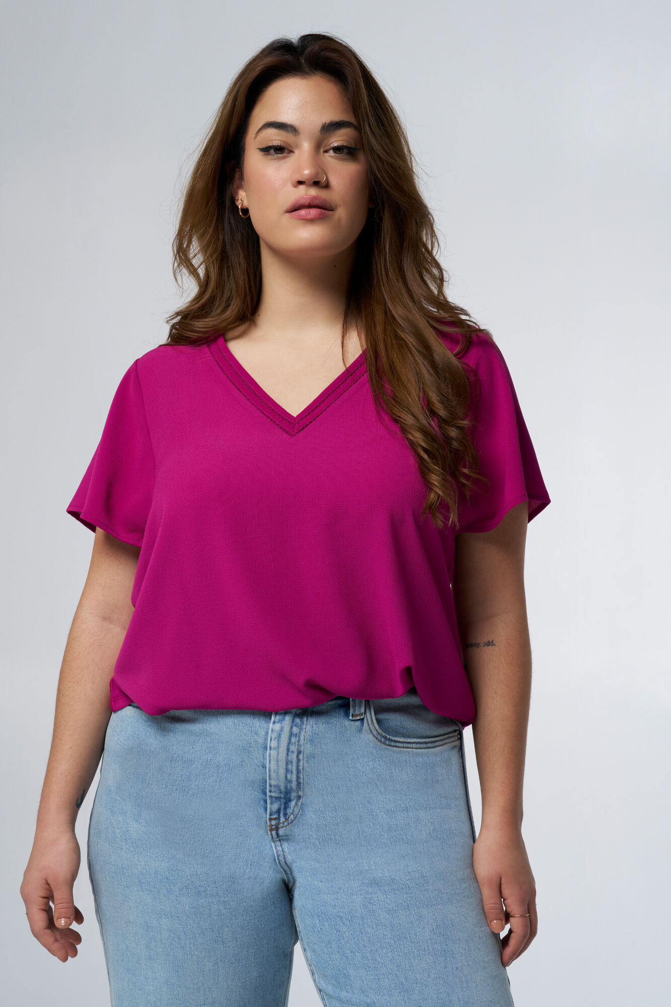 Camiseta con detalles en el cuello image number 0