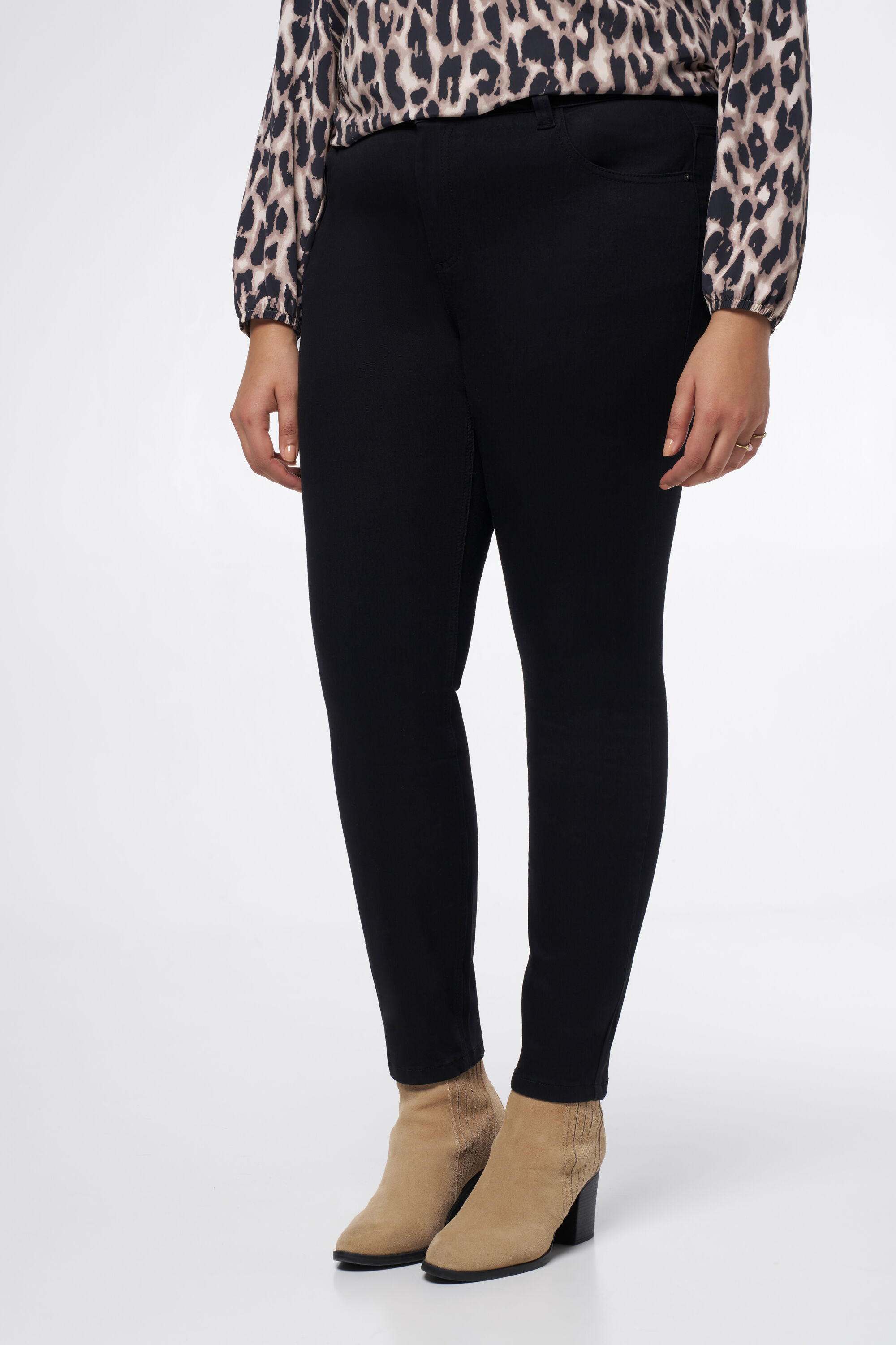 Vaqueros de corte pitillo IRIS image number 5