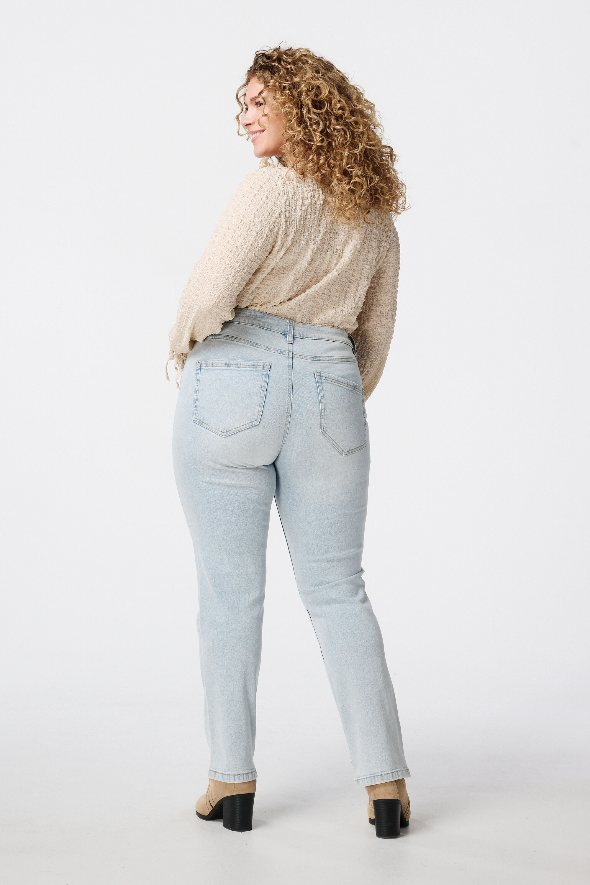 Vaqueros LILY de pernera recta image number 3