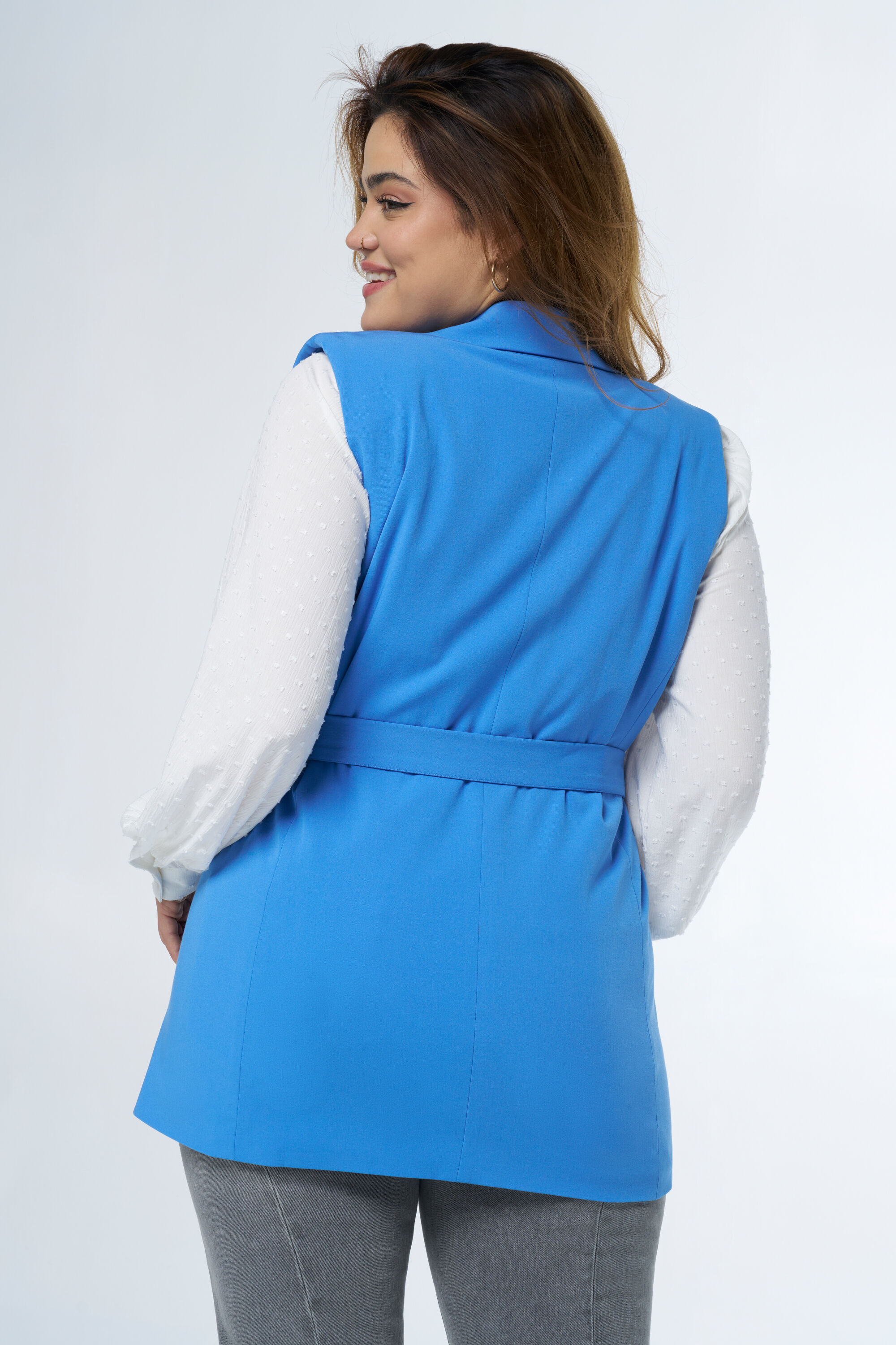 Chaleco con cinto a juego image number 3