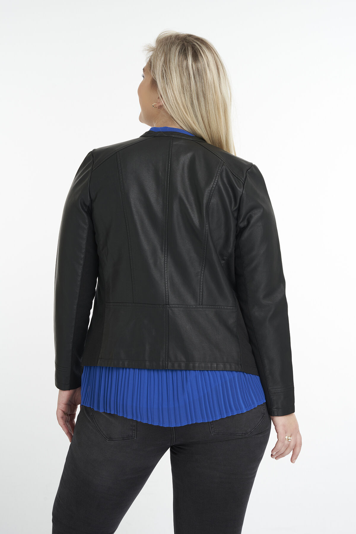 Cazadora de cuero sint&eacute;tico con cuello redondo image number 3