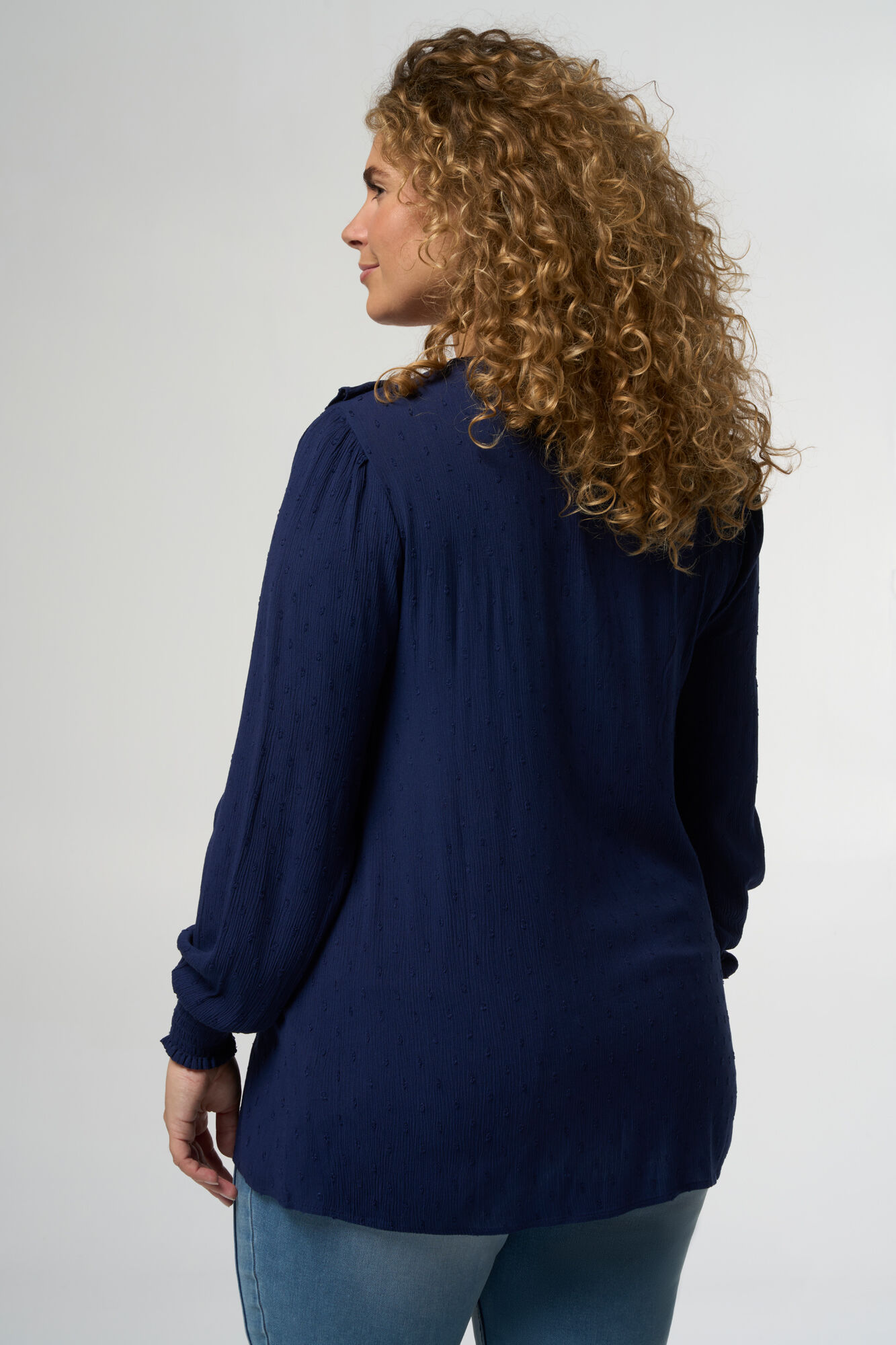 Blusa con estructura y detalles. image number 3