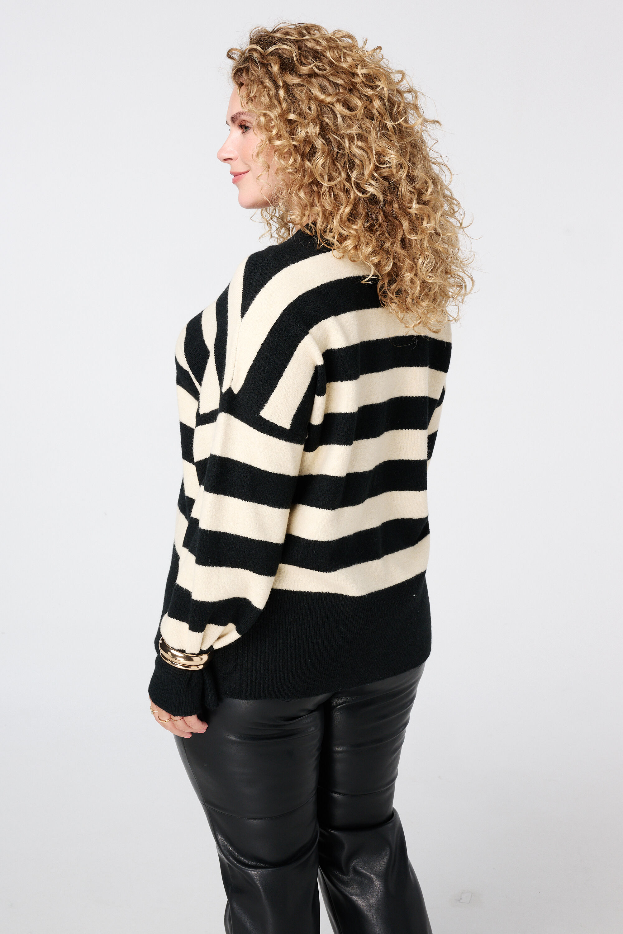 Jersey de punto con rayas y abertura image number 3