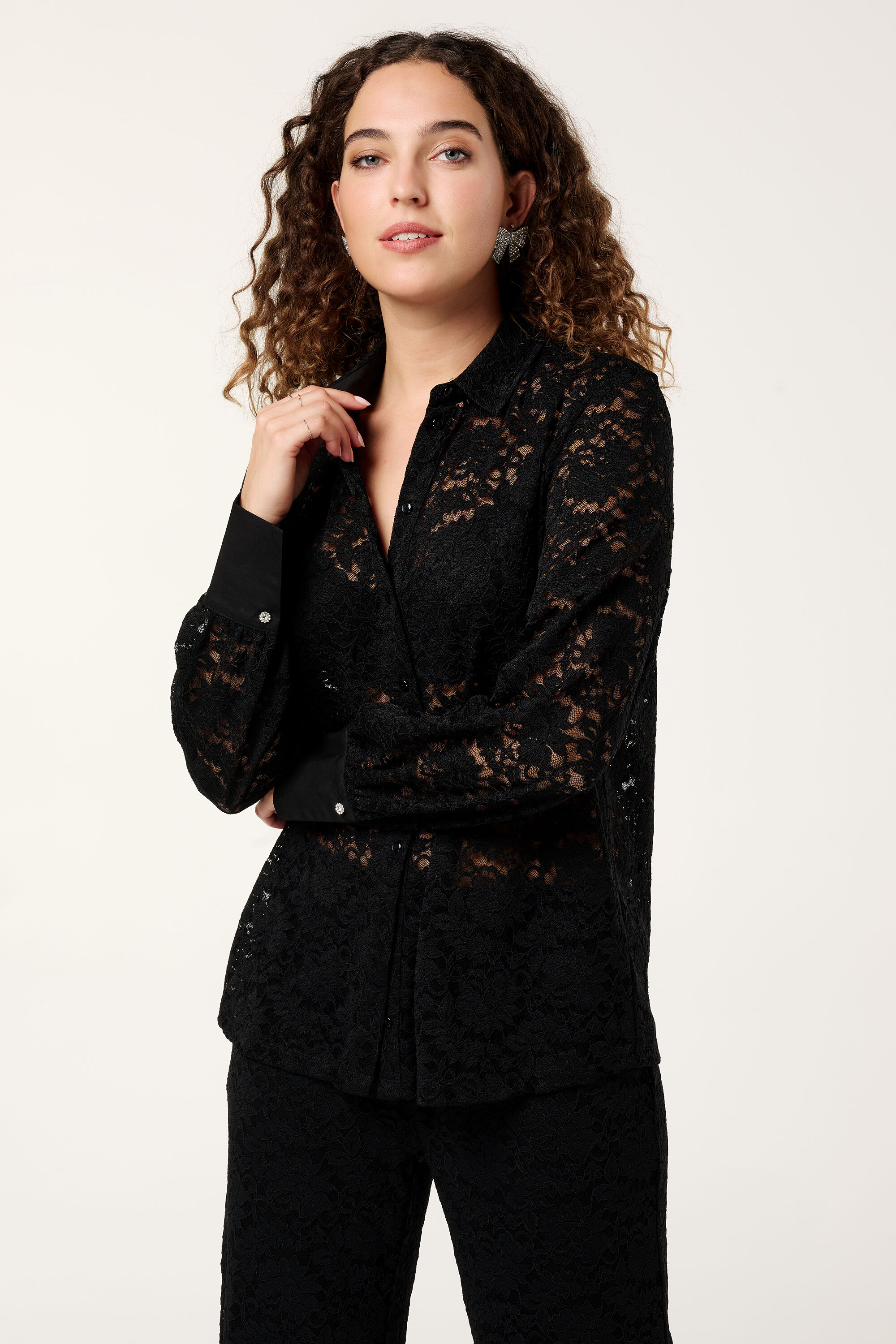 Blusa con encaje image number 5