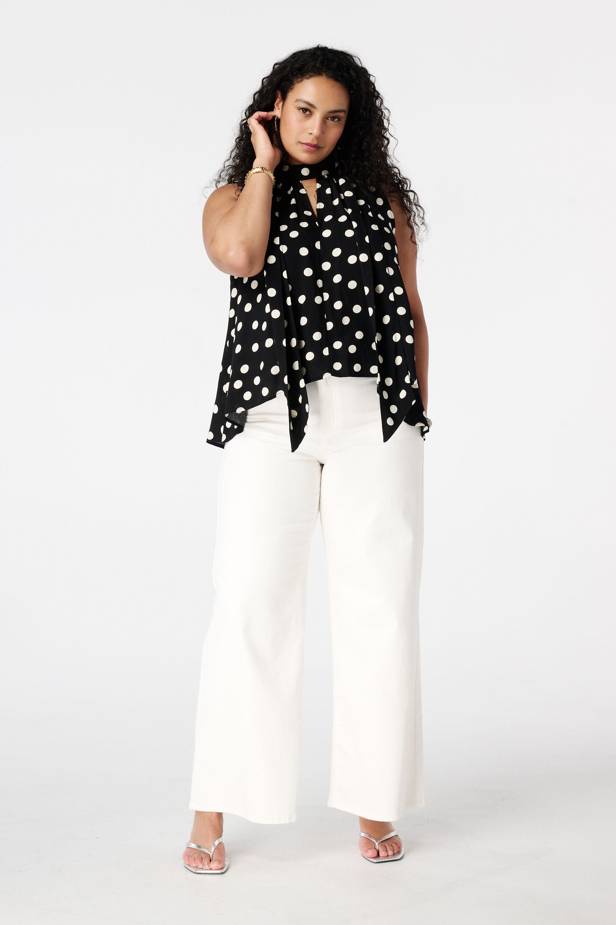 Blusa de lunares con pa&ntilde;uelo image number 5