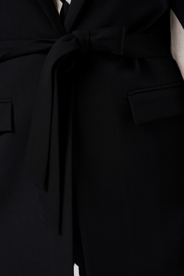 Chaleco con cinto image number 4