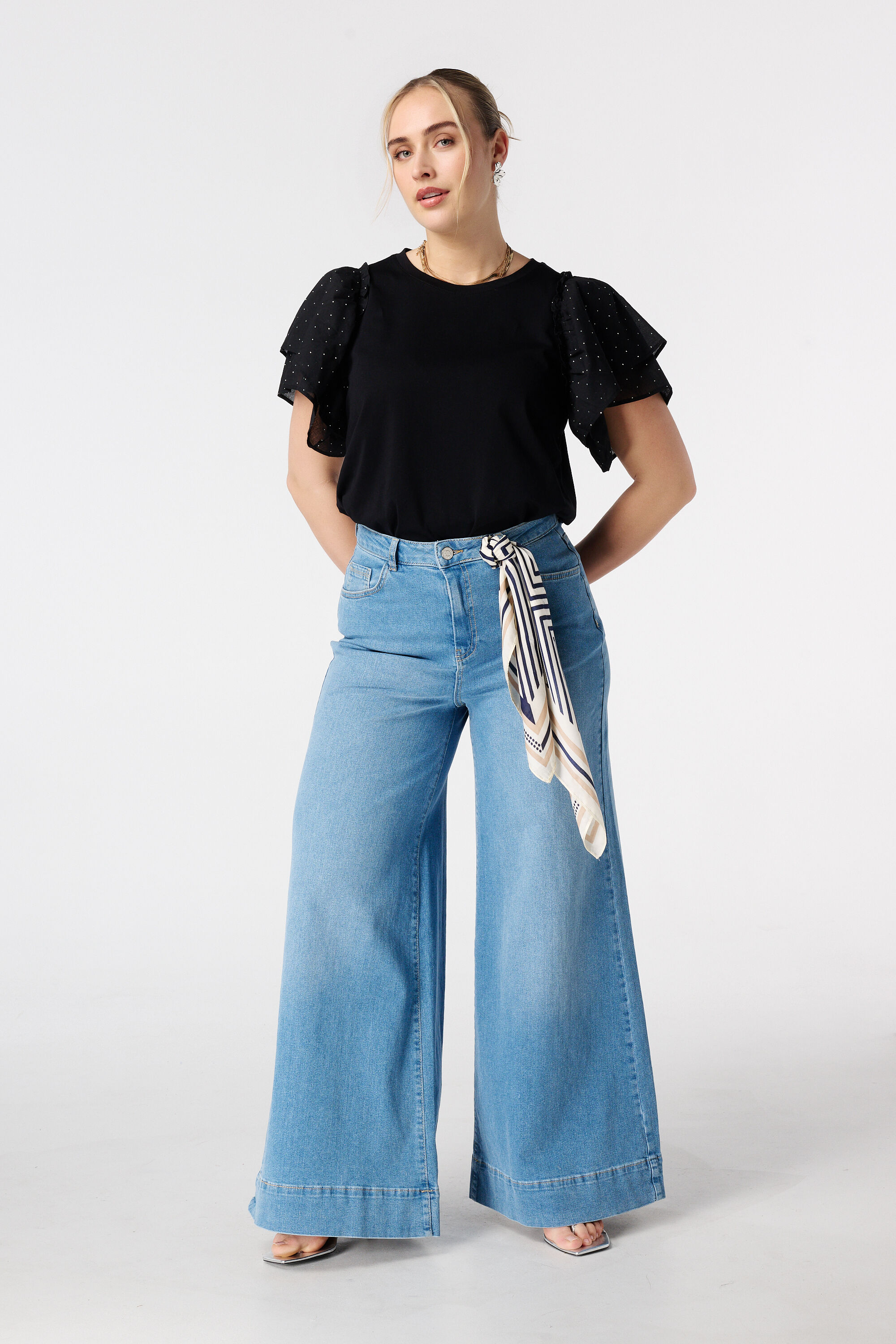 Top con mangas mariposa image number 5