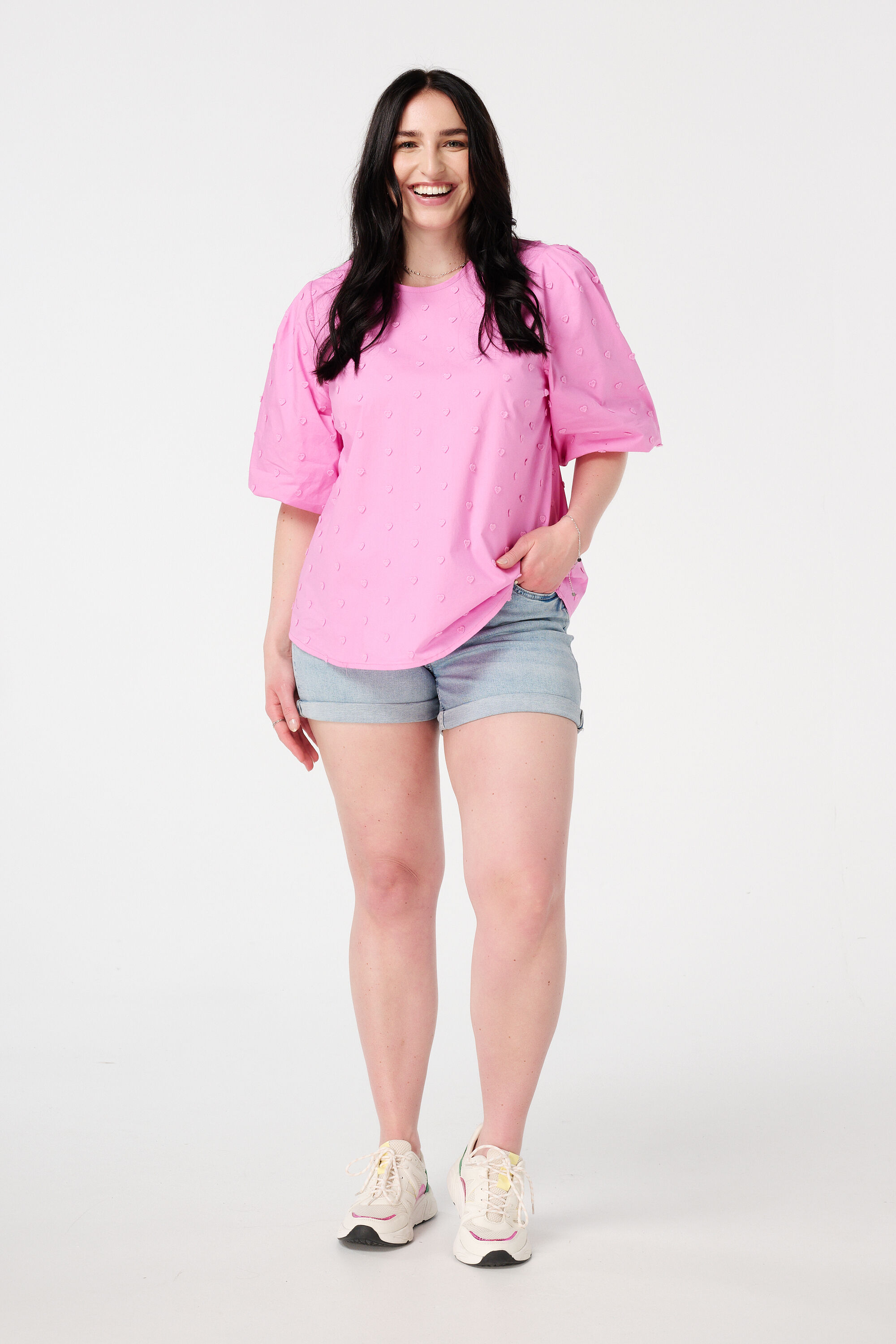 Blusa con corazones bordados y mangas tres cuartos image number 5