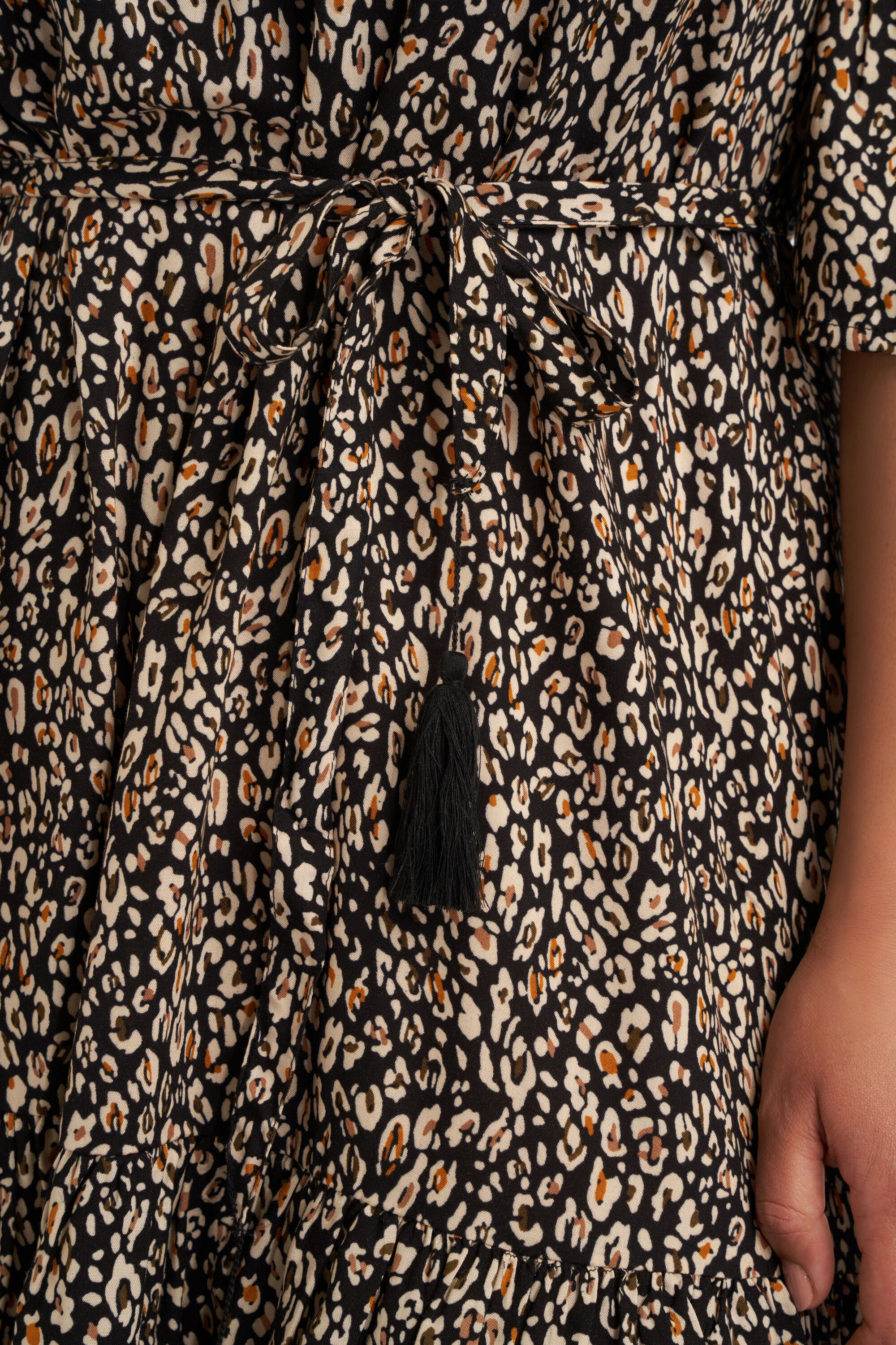 Vestido estampado con hombros descubiertos image number 5