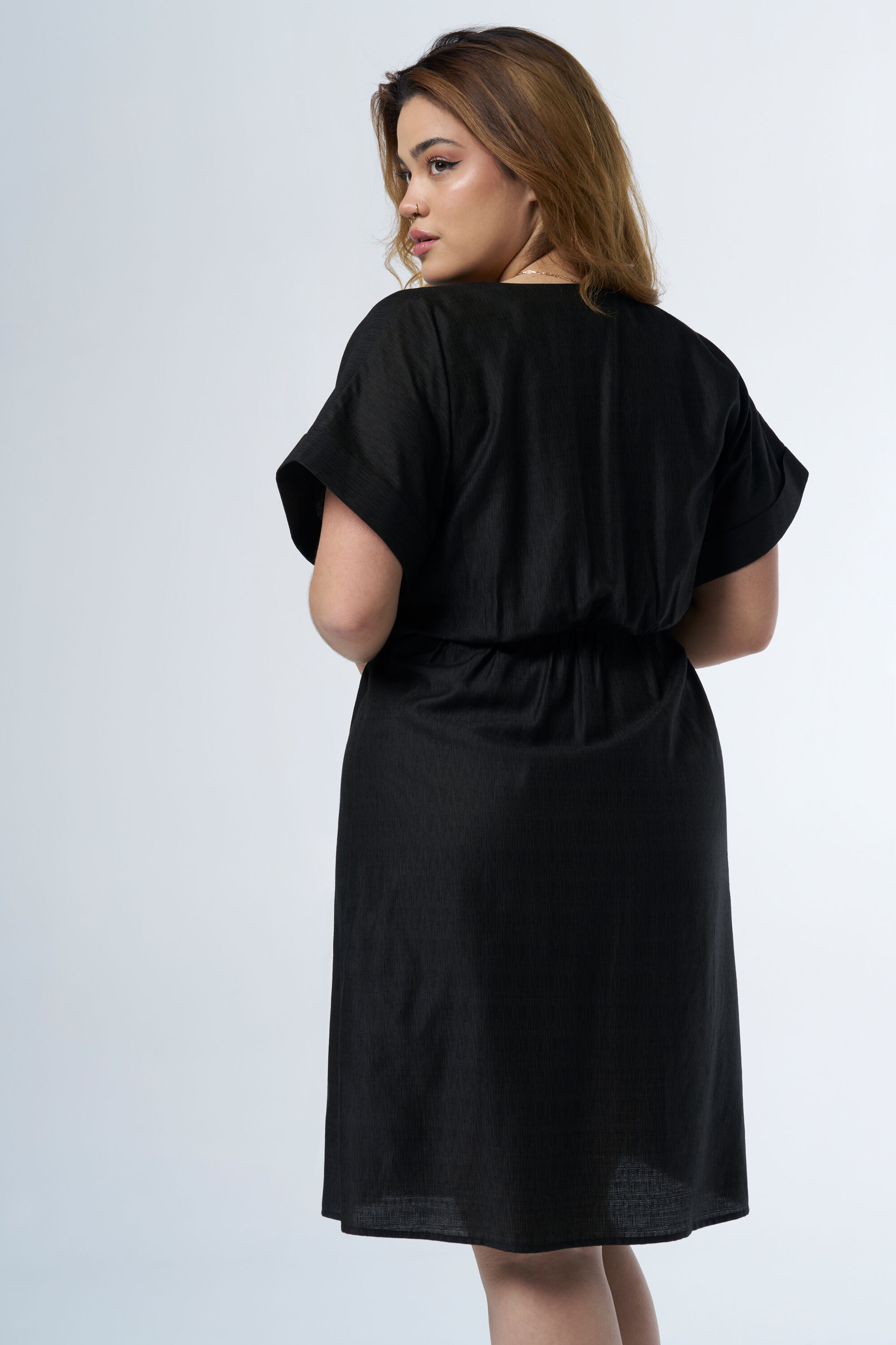 Vestido con detalle de lazo image number 3