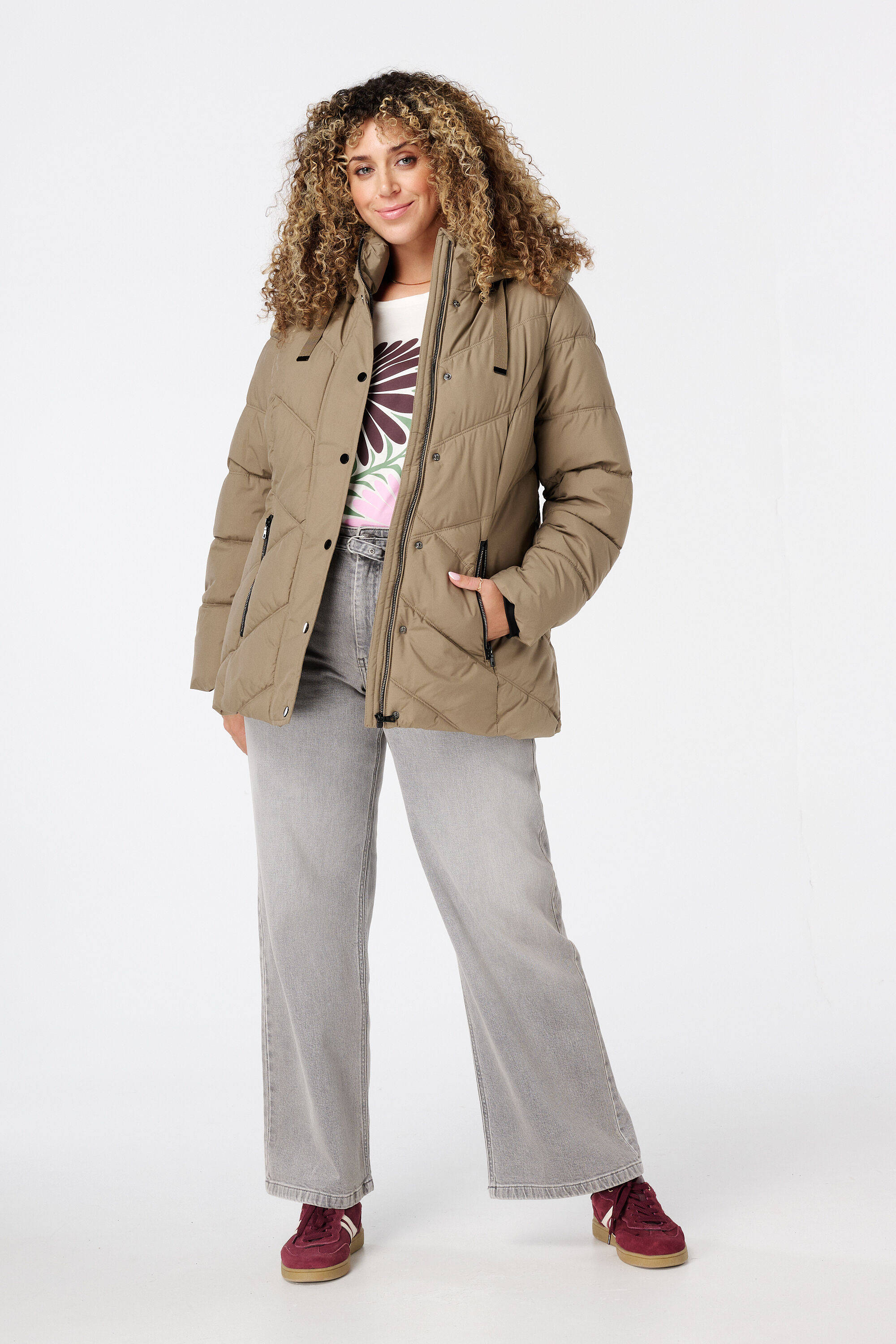 Chaqueta acolchada con capucha image number 5