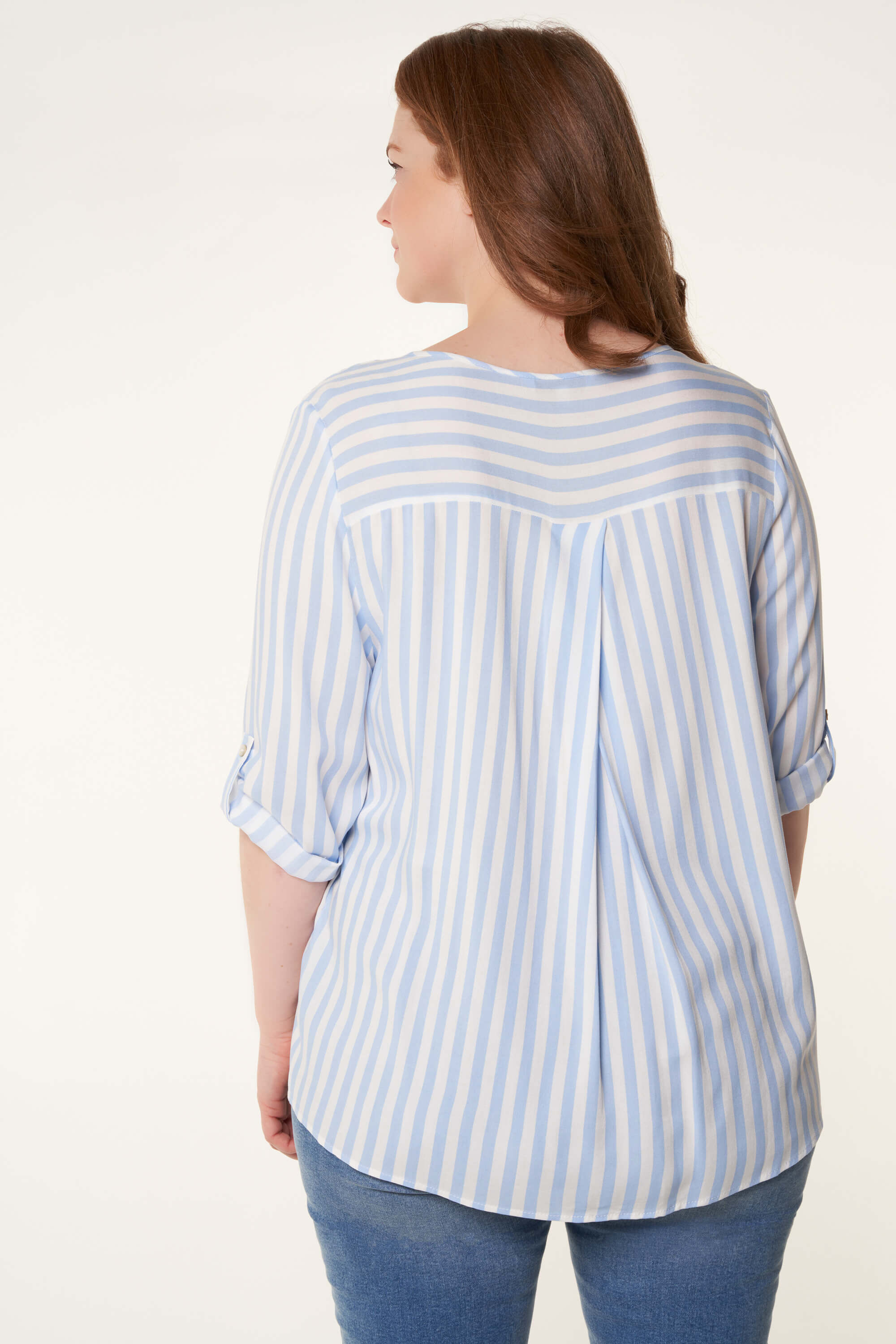 Blusa con un escote en V image number 4
