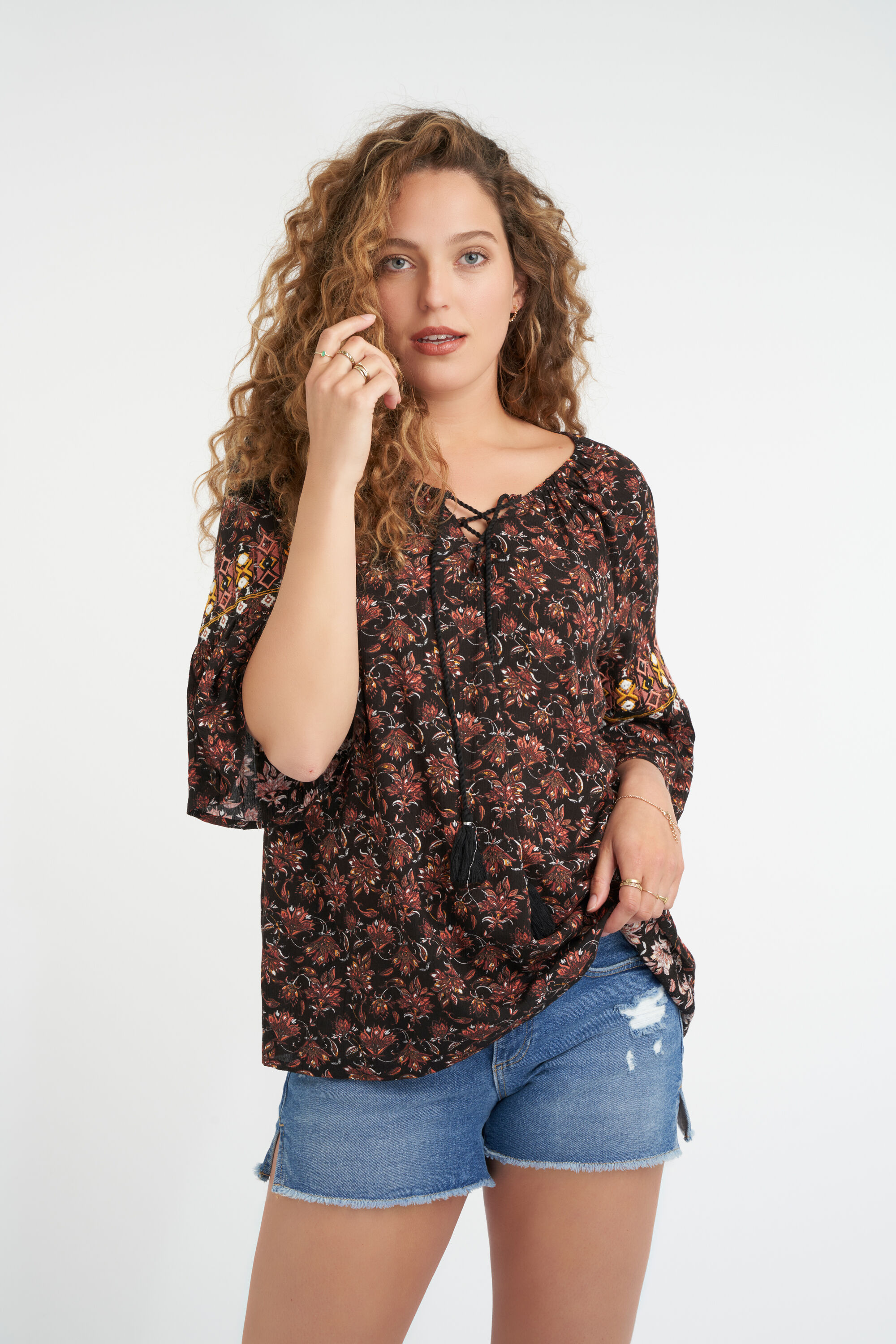 Blusa con un bonito estampado. image number 4