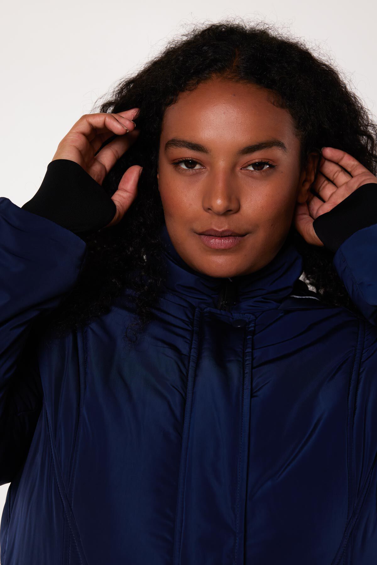 Chaqueta acolchada con capucha image number 5