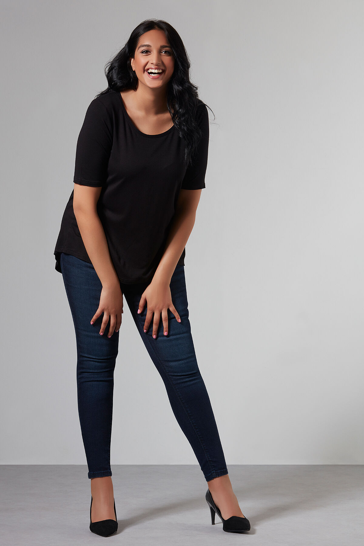 Camiseta con parte trasera m&aacute;s larga image number 3