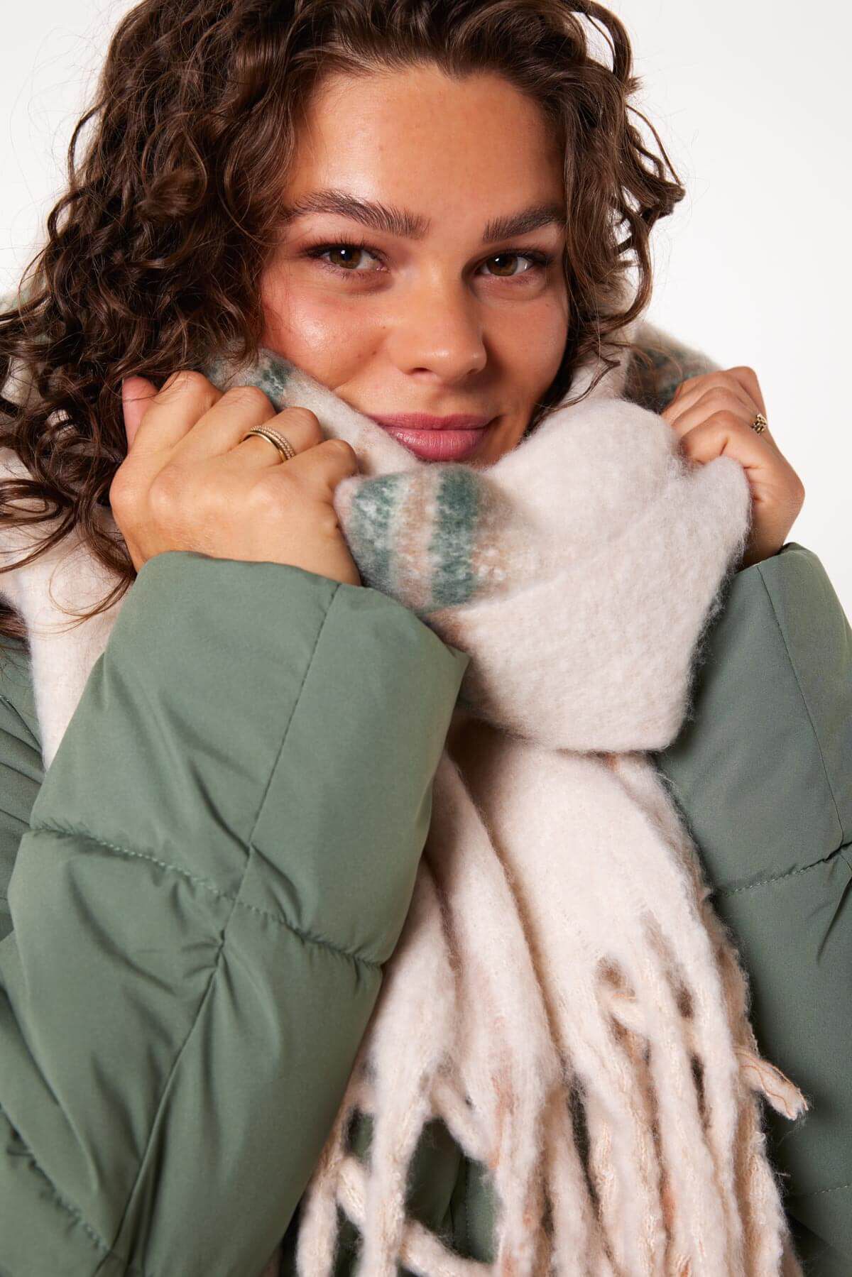 Bufanda con estampado a cuadros image number 2