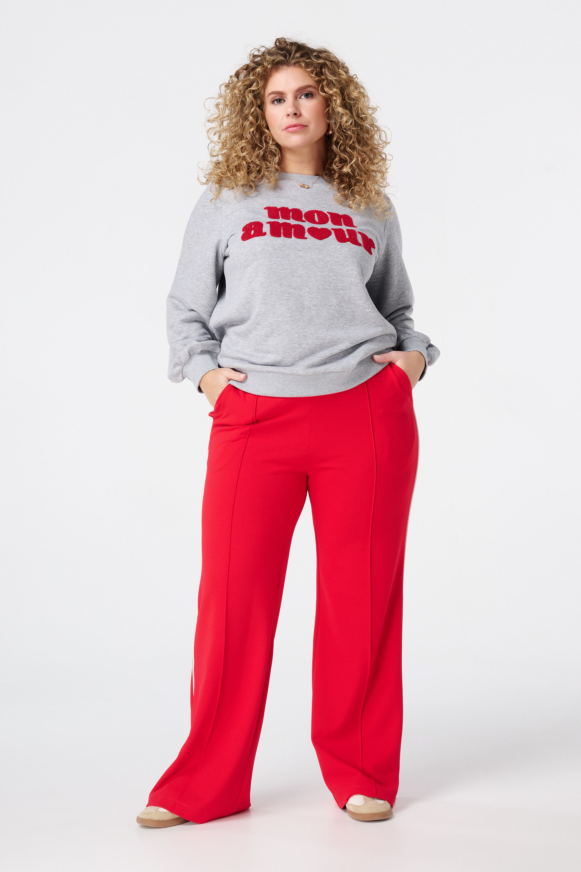 Su&eacute;ter con texto image number 5