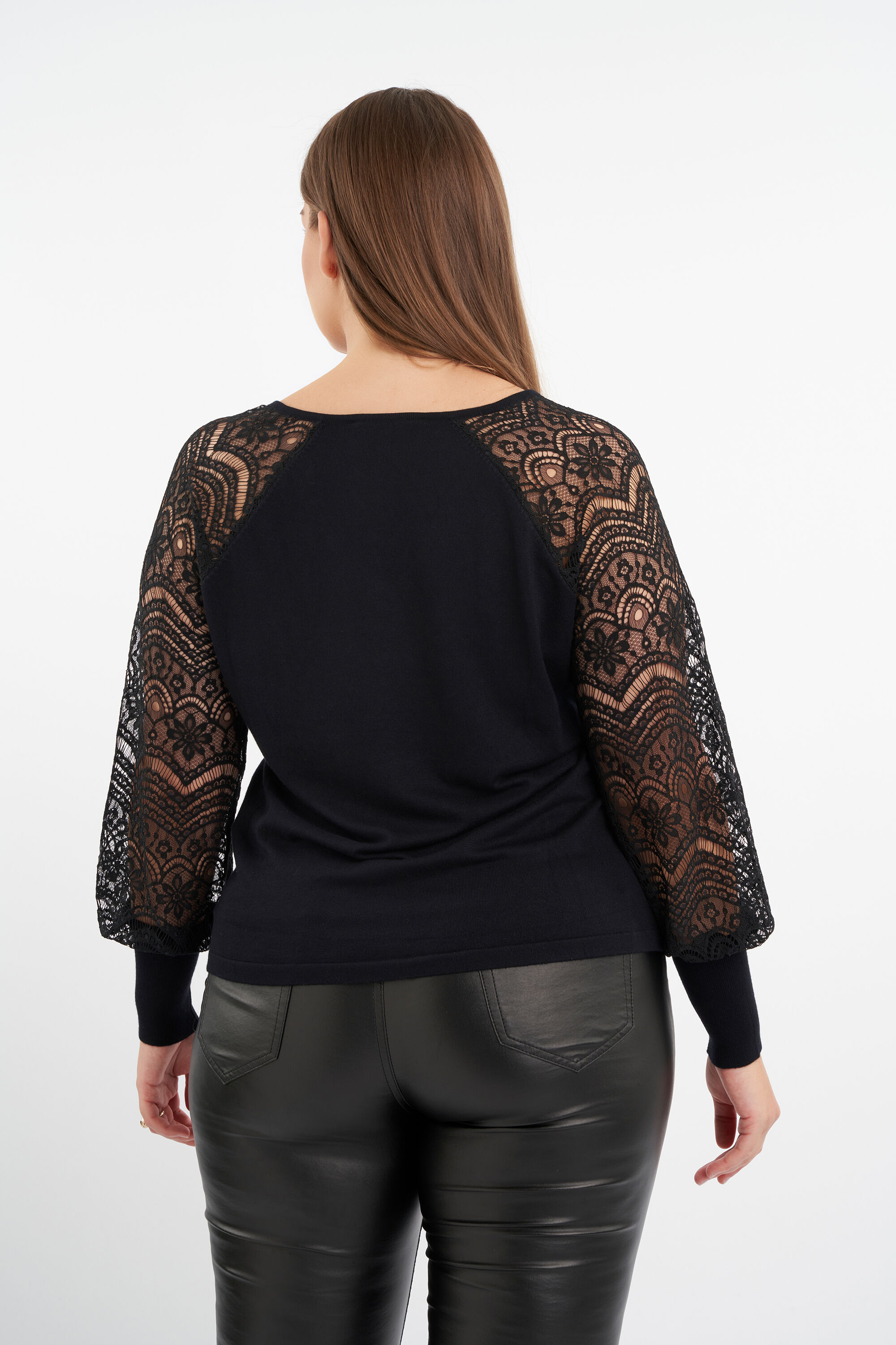Sueter con mangas de encaje