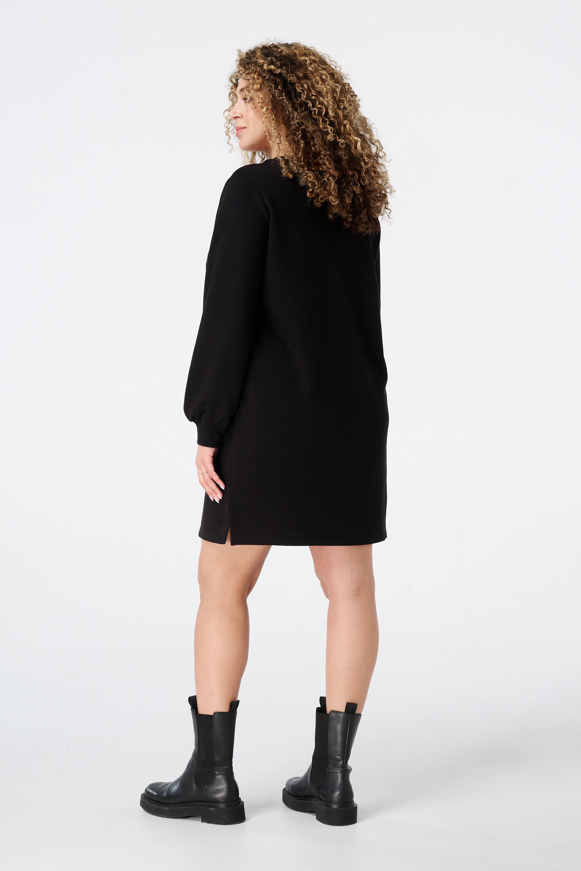 Vestido su&eacute;ter de corte holgado con texto como detalle image number 3