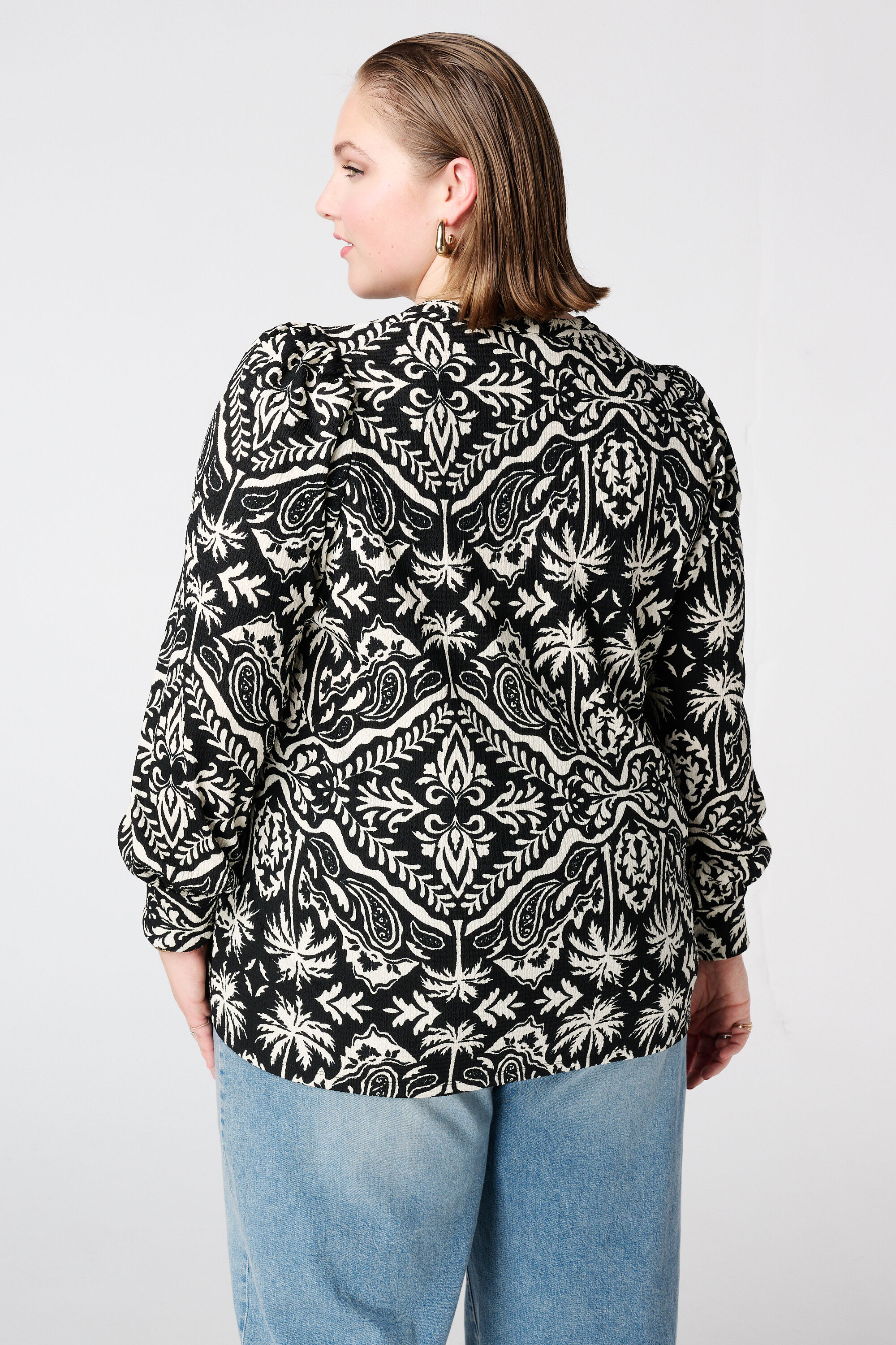 Top con estampado delicado image number 3