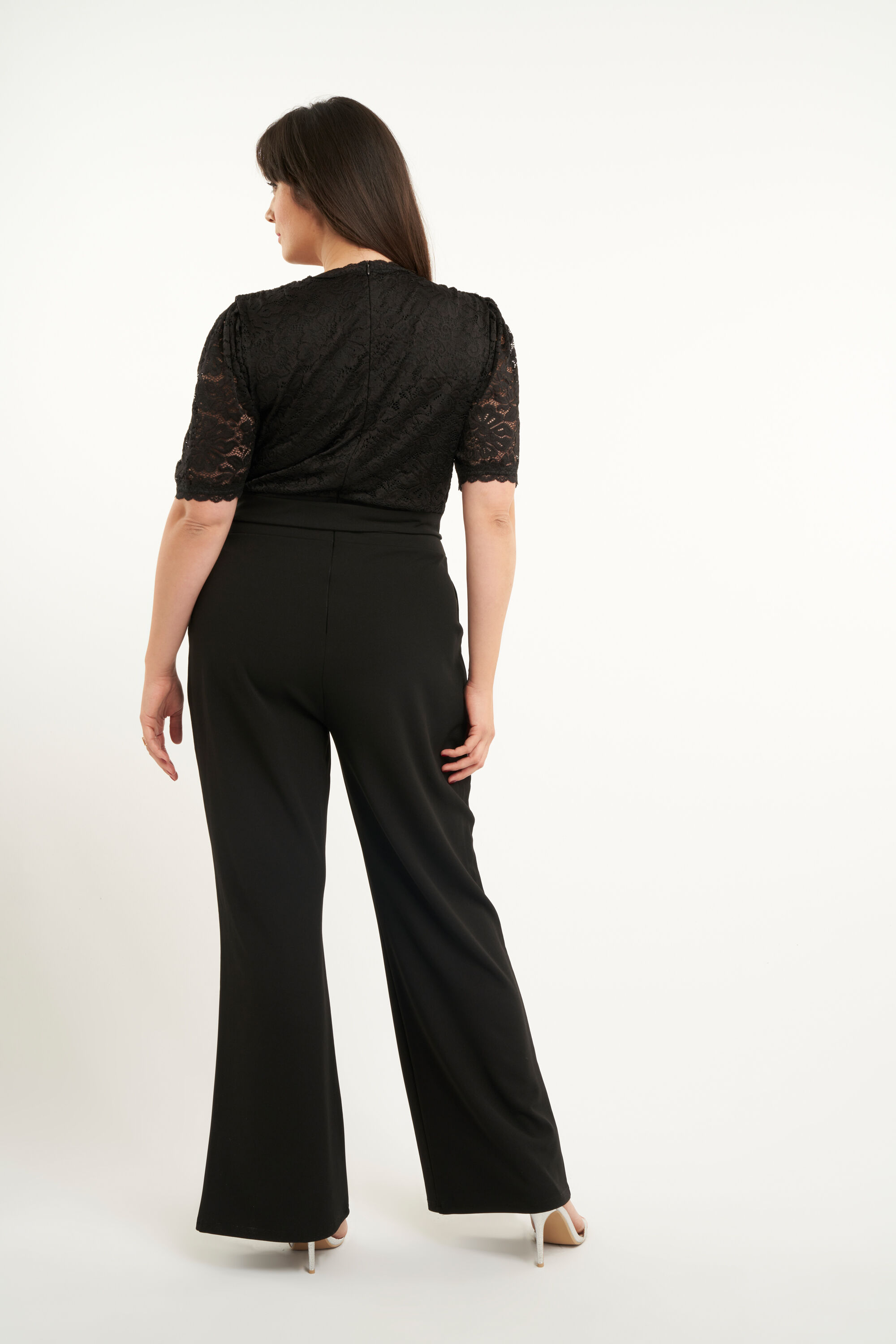 Mono con encaje image number 3