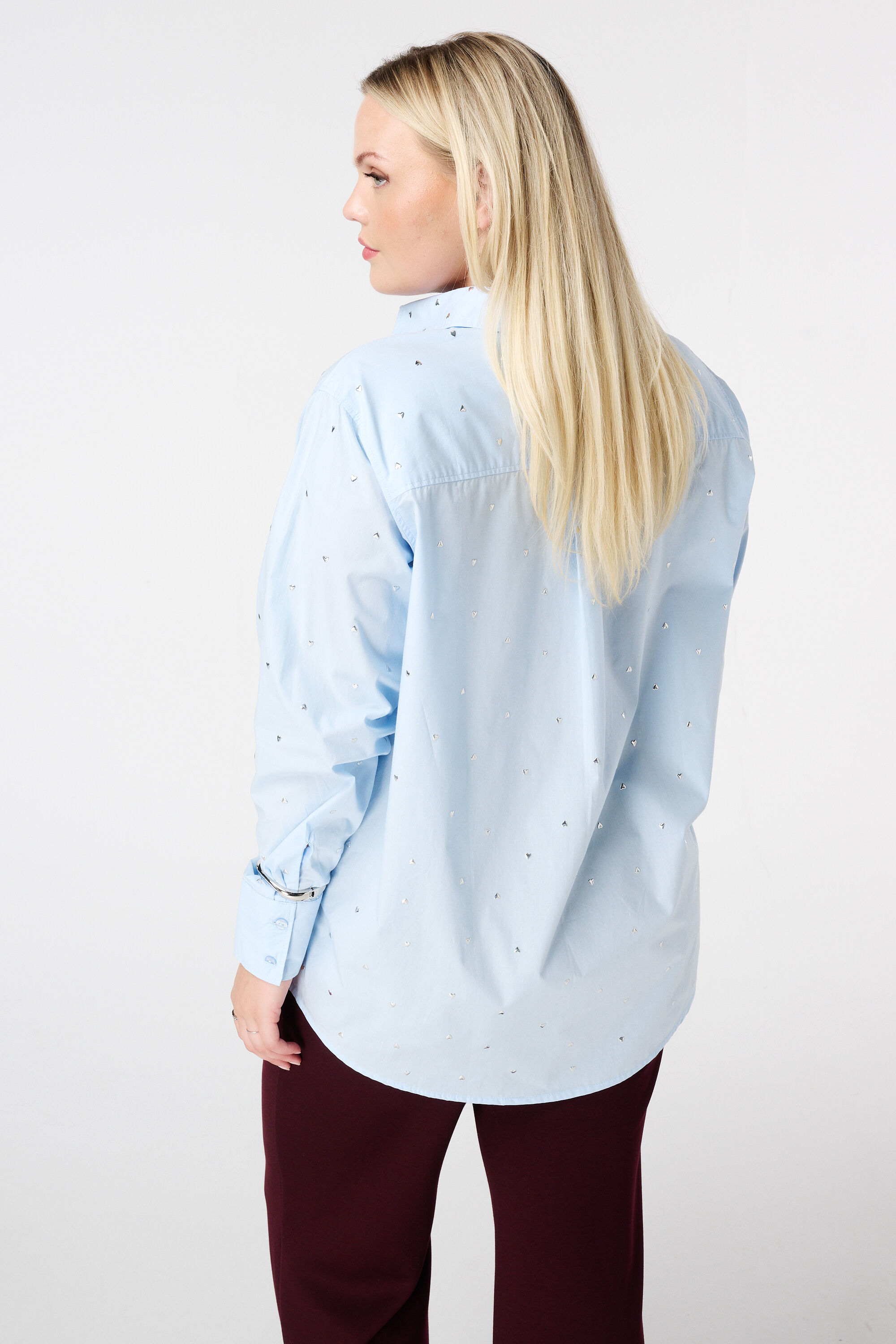 Blusa con tachuelas image number 3