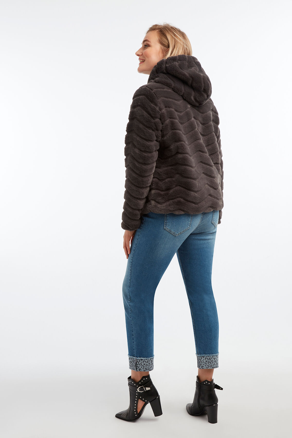 Abrigo de pelo sint&eacute;tico image number 5