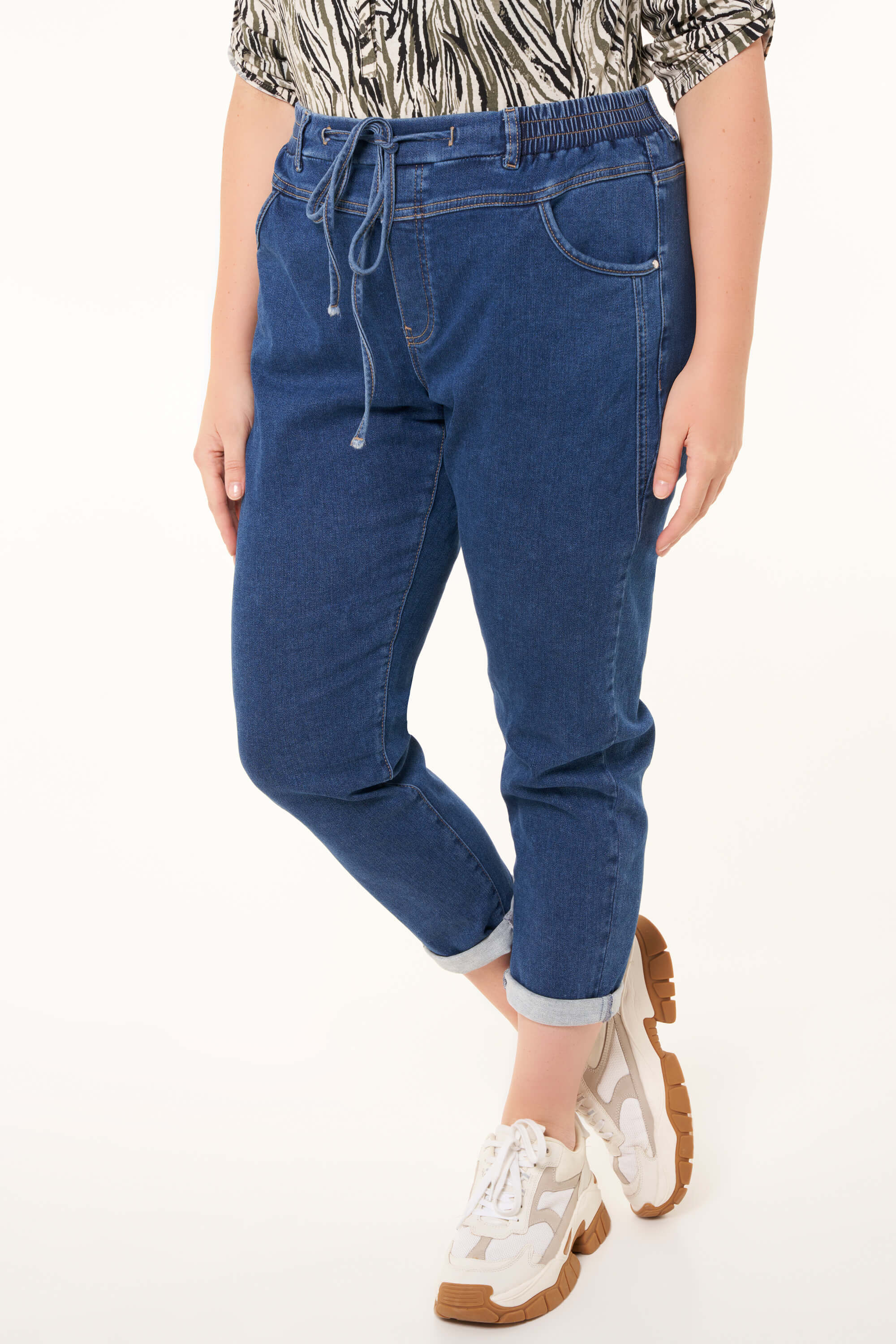 Pantalones jogger de denim image number 4