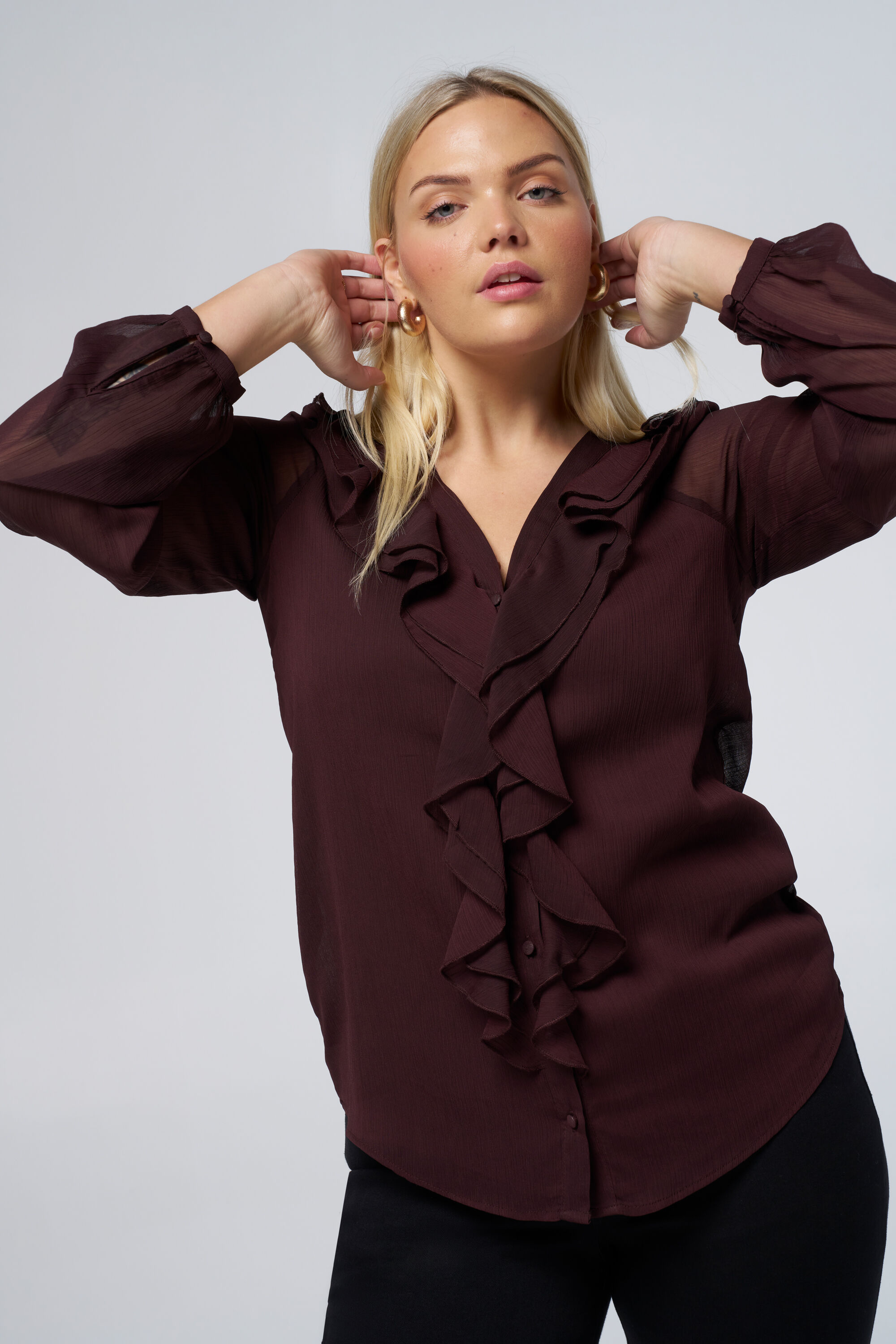 Blusa con detalles de volantes image number 5