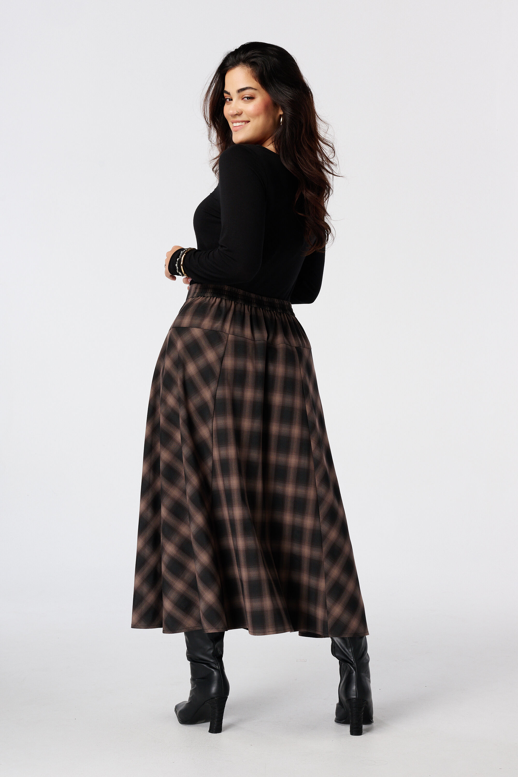Falda midi de cuadros image number 3