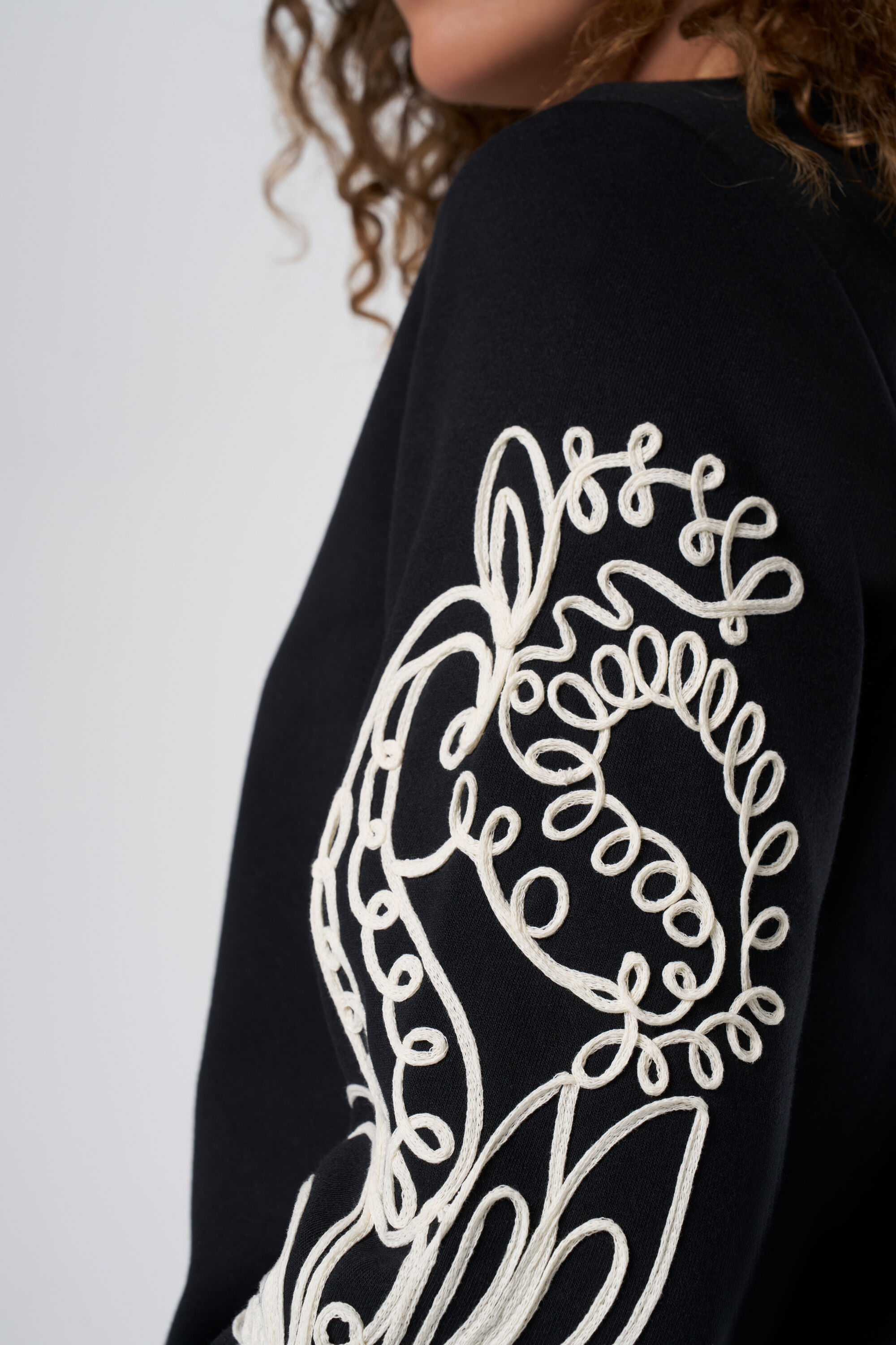 Jersey con bordado image number 4