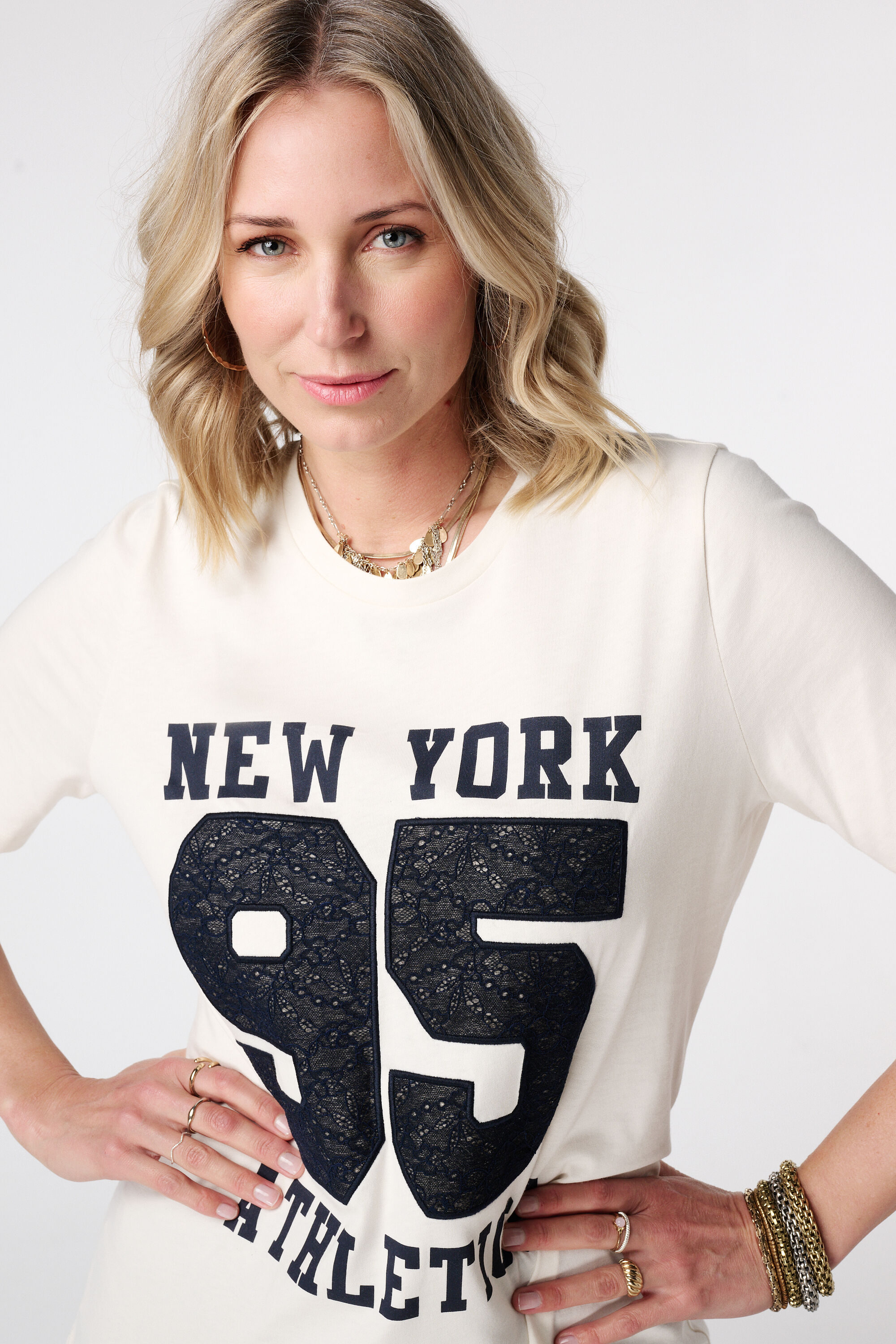 Camiseta con estampado de encaje image number 4