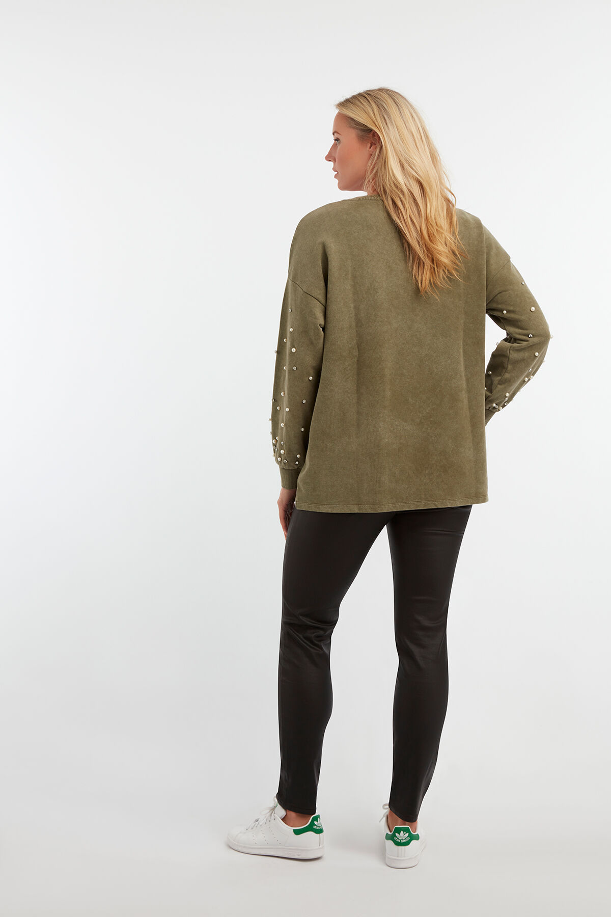 Su&eacute;ter deslavado  image number 4