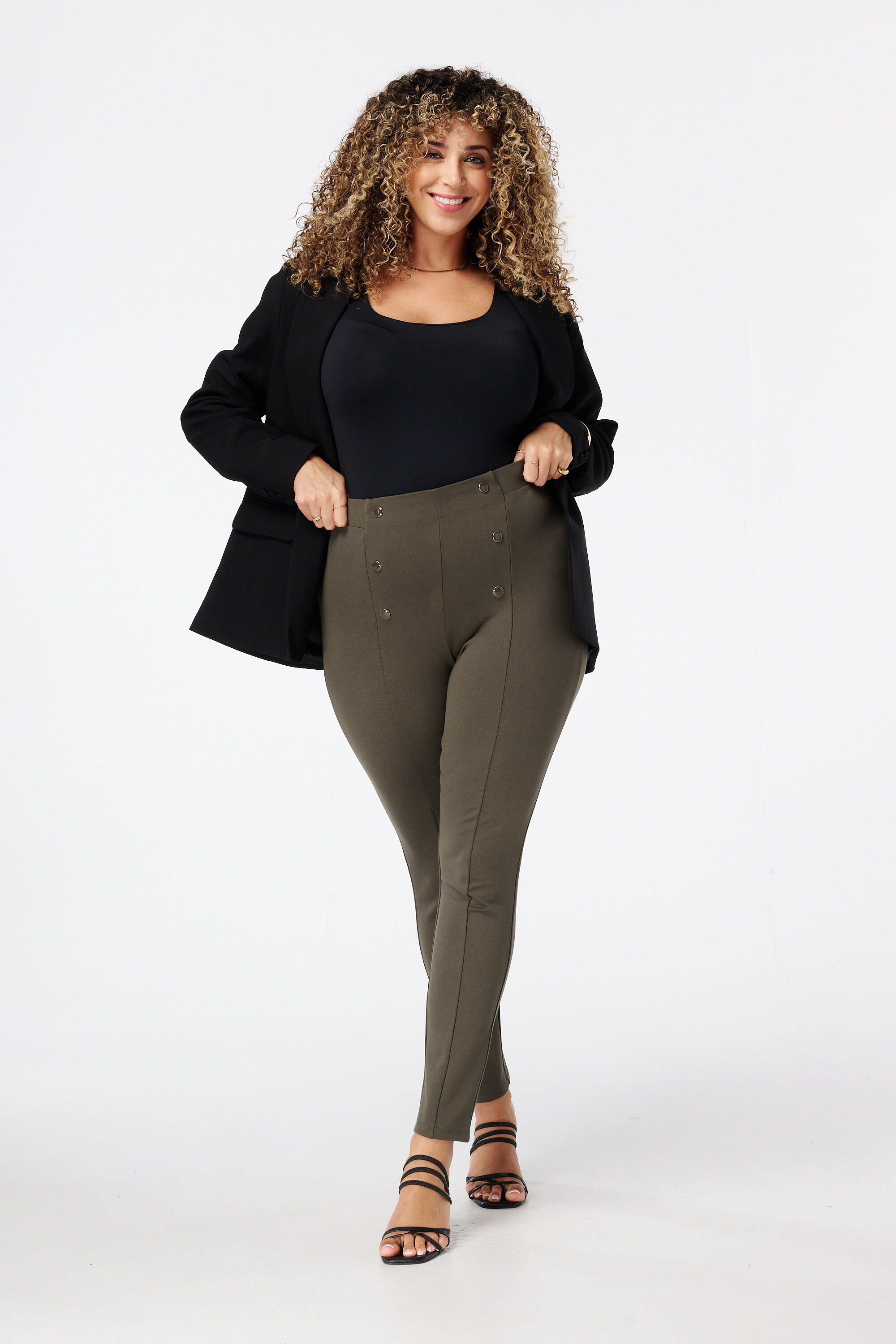 Tregging con botones decorativos