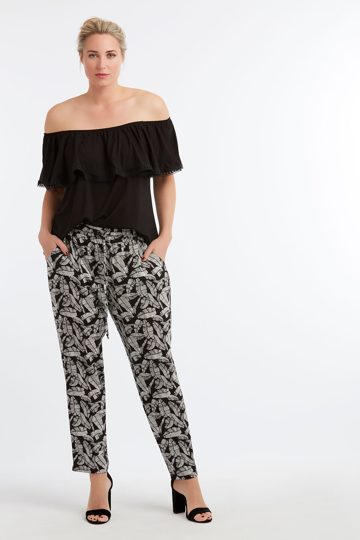 Top palabra de honor con volante image number 3