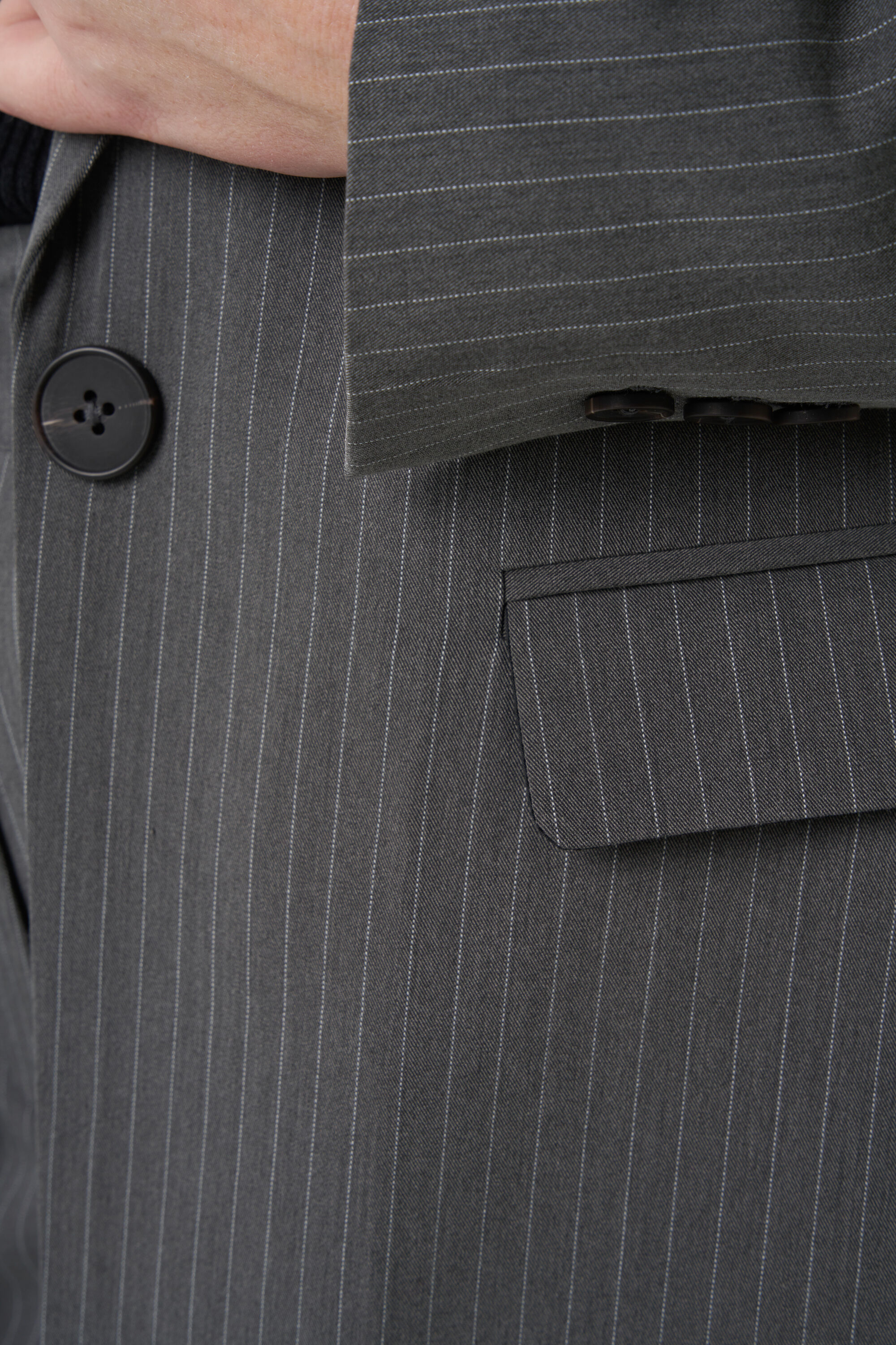 Blazer a rayas de tiza image number 5