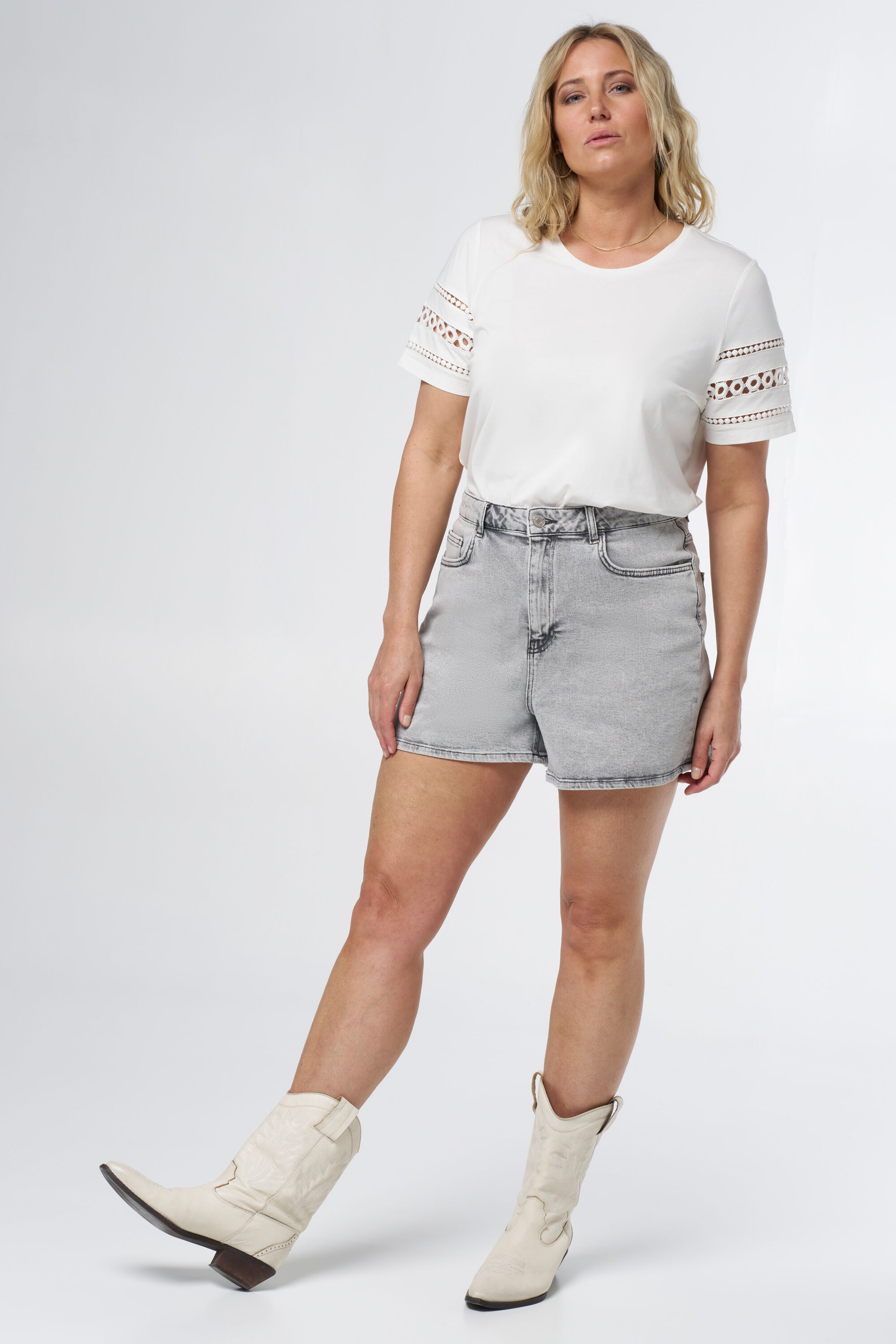 Shorts vaqueros holgados image number 6