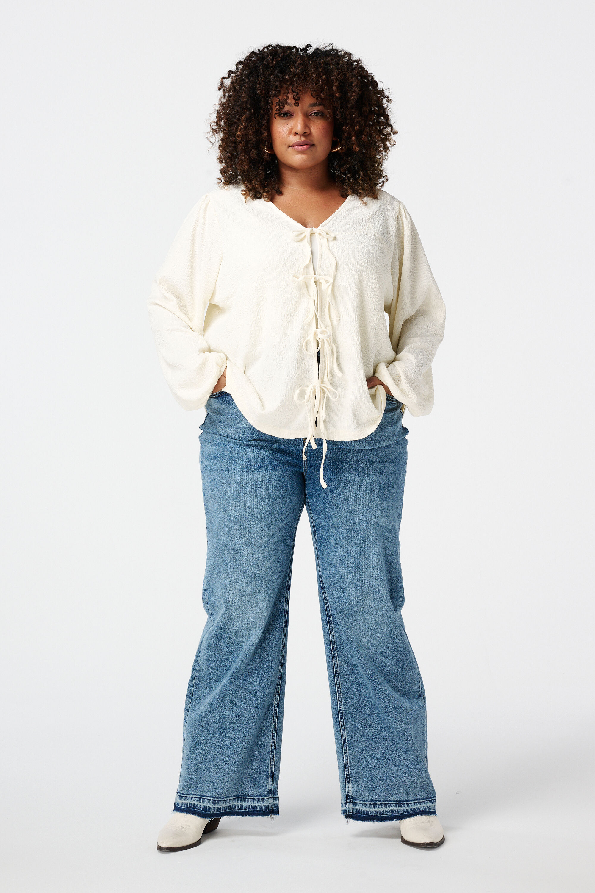 Top con lazos decorativos image number 5