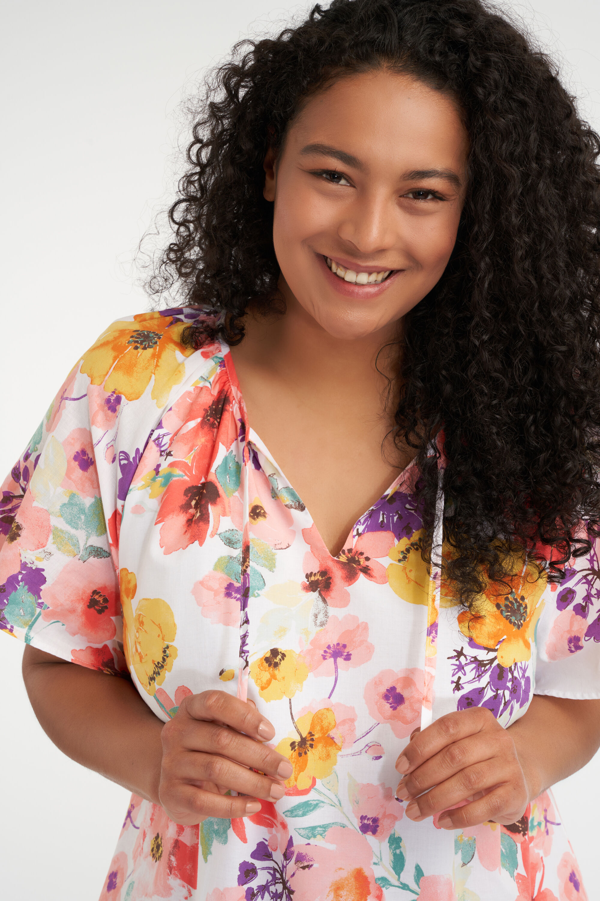 Vestido corto acampanado con estampado image number 4