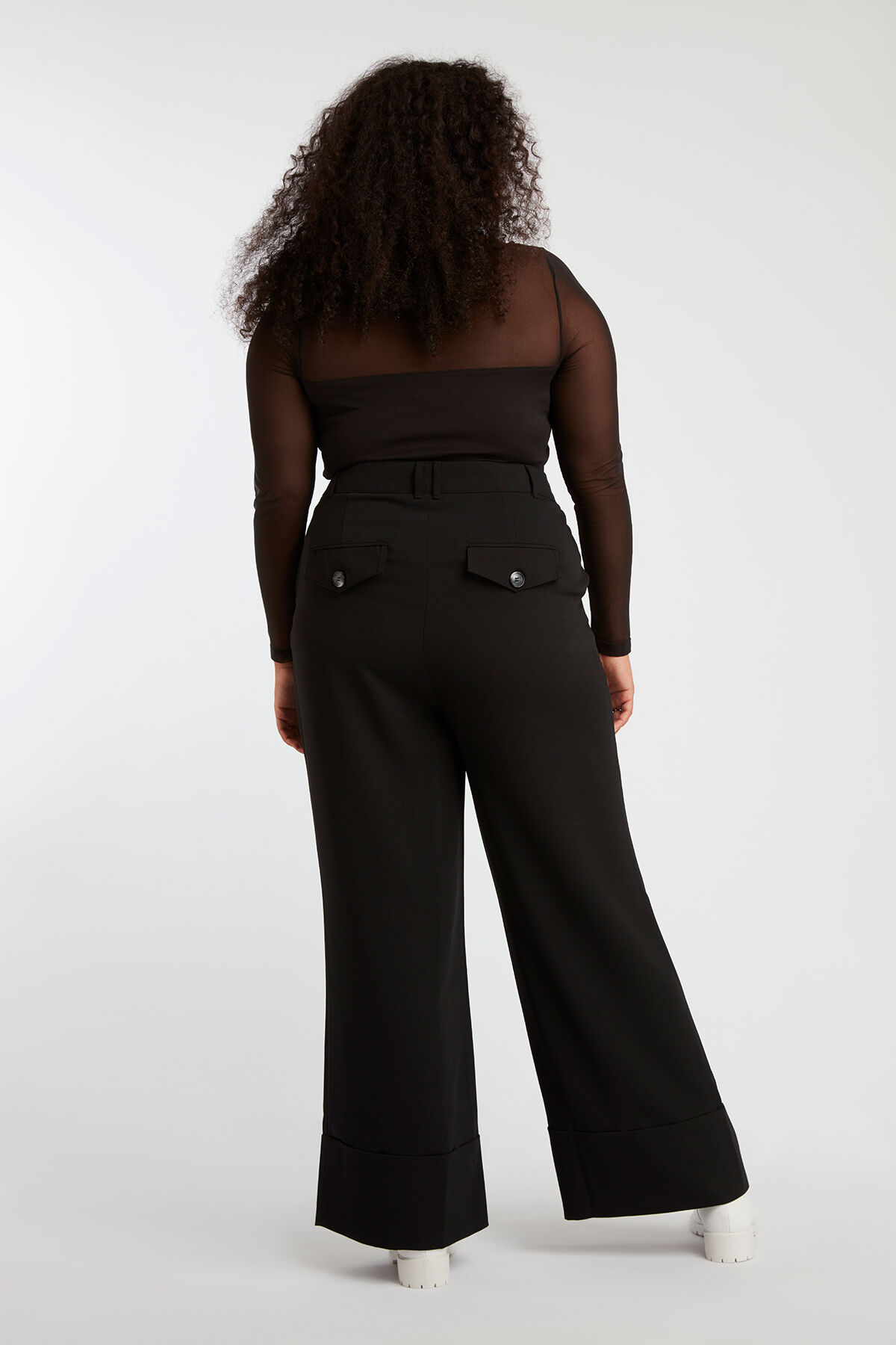 Pantalones anchos plisados image number 5