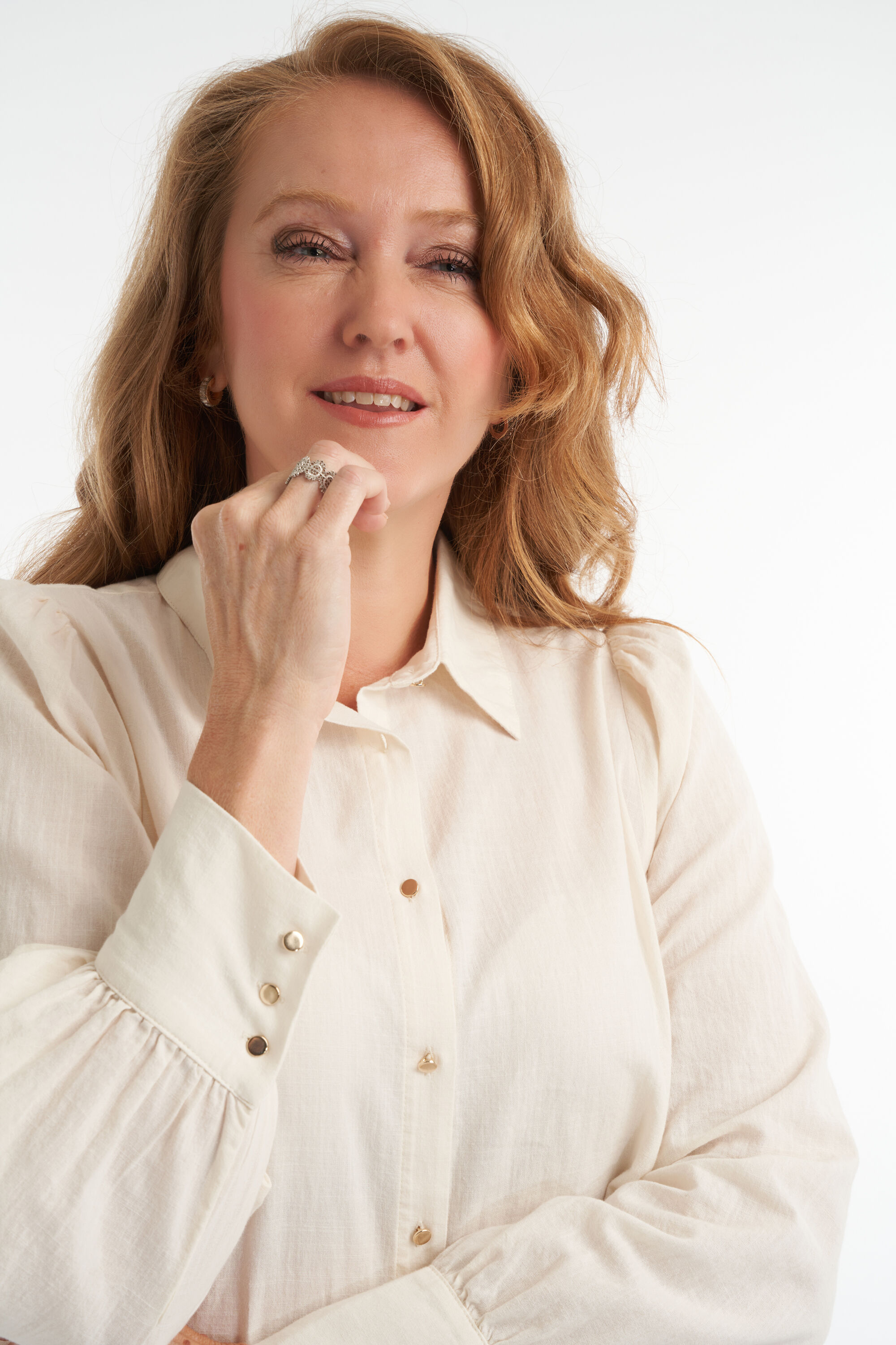 Blusa con mangas abullonadas image number 5