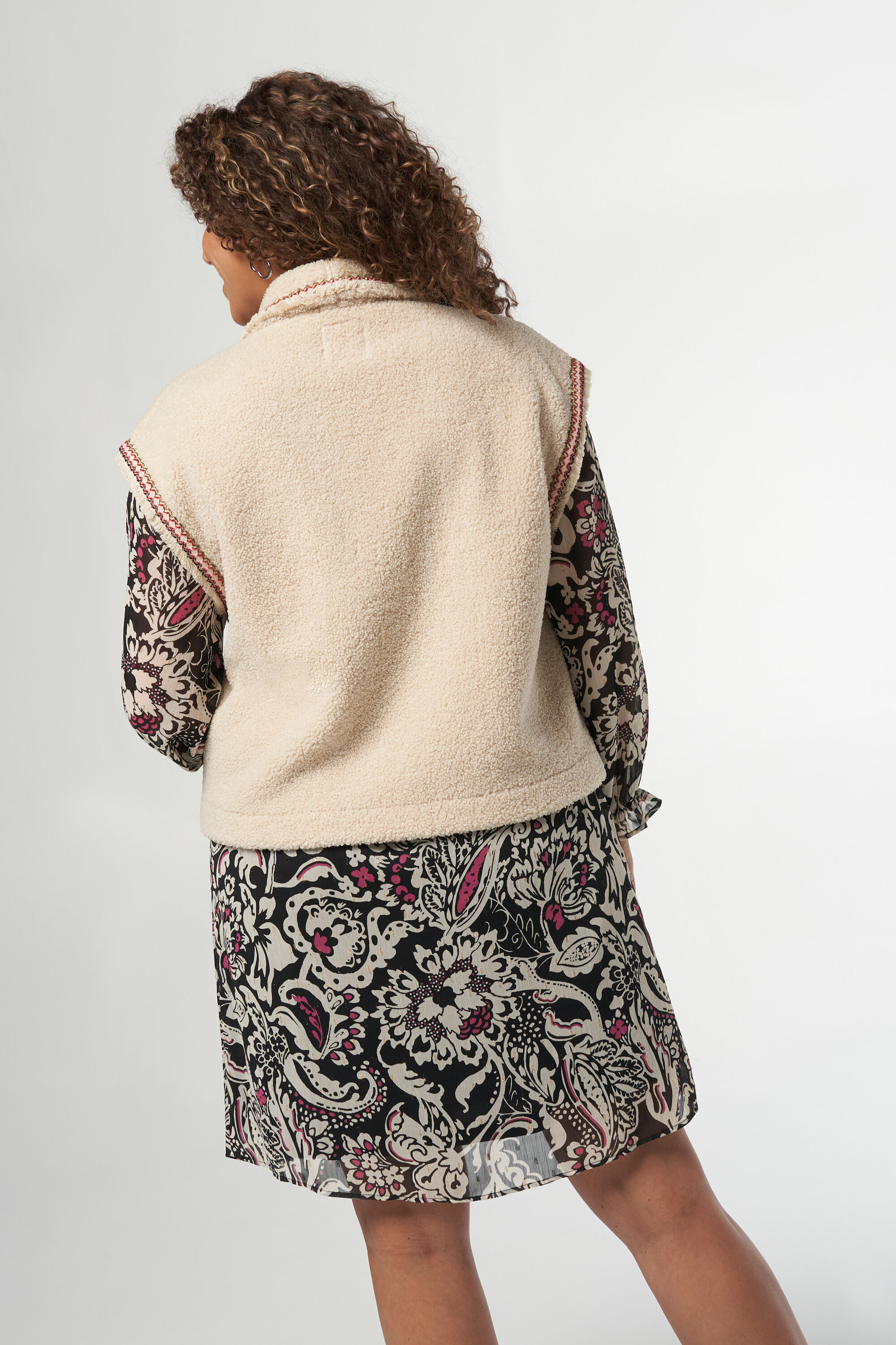 Chaleco Teddy con detalles image number 3