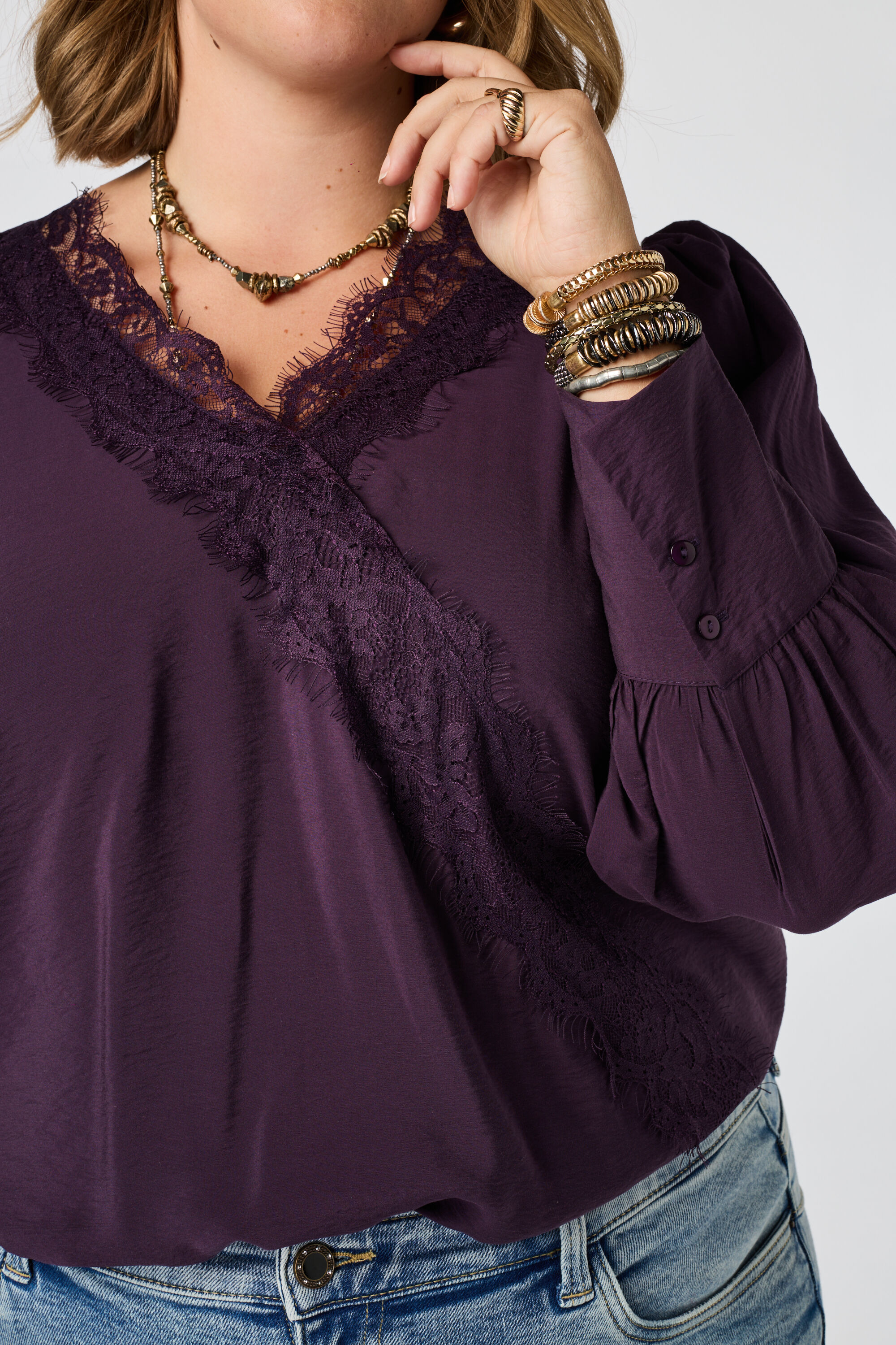 Blusa con detalles de encaje image number 6
