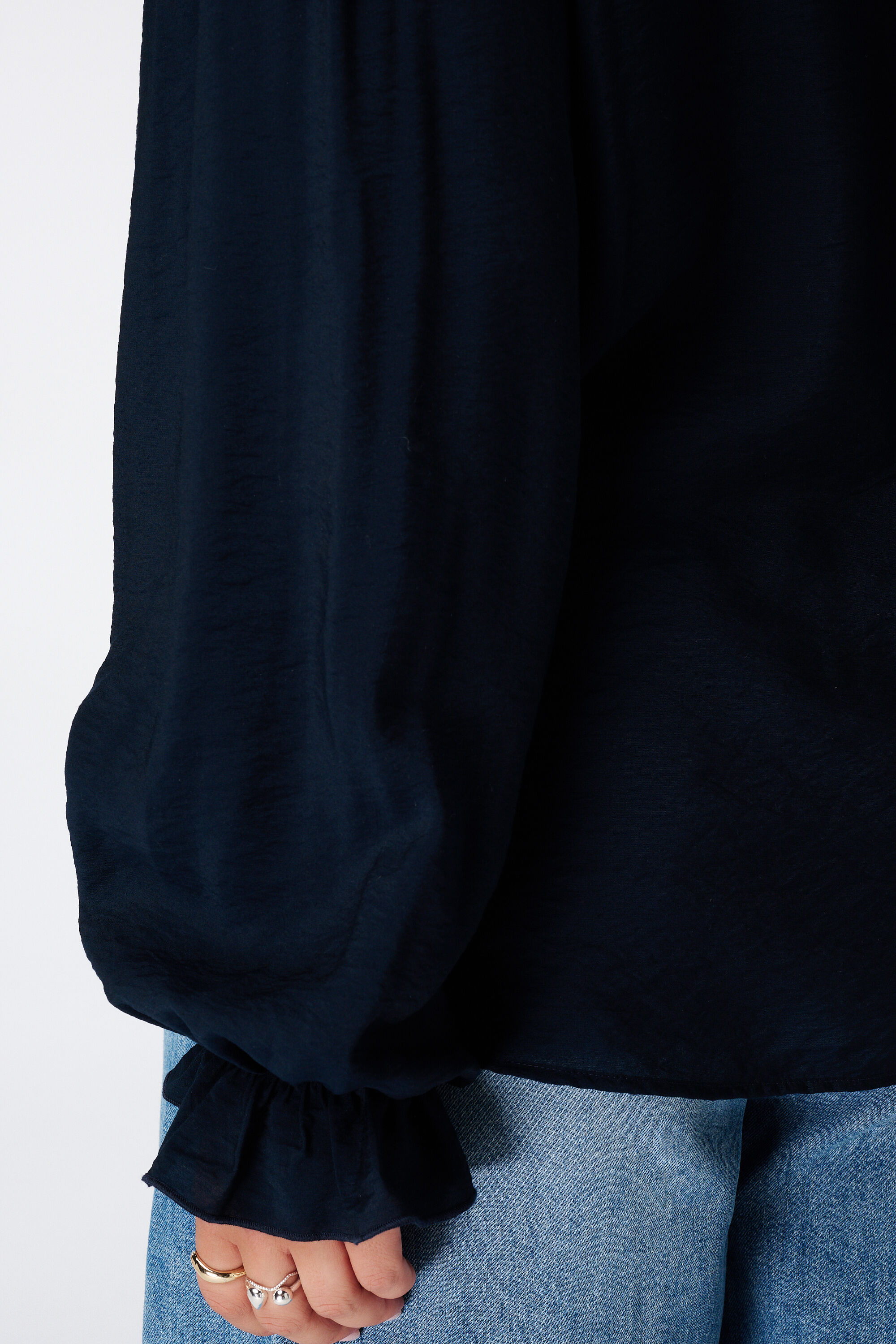Blusa con volantes image number 6