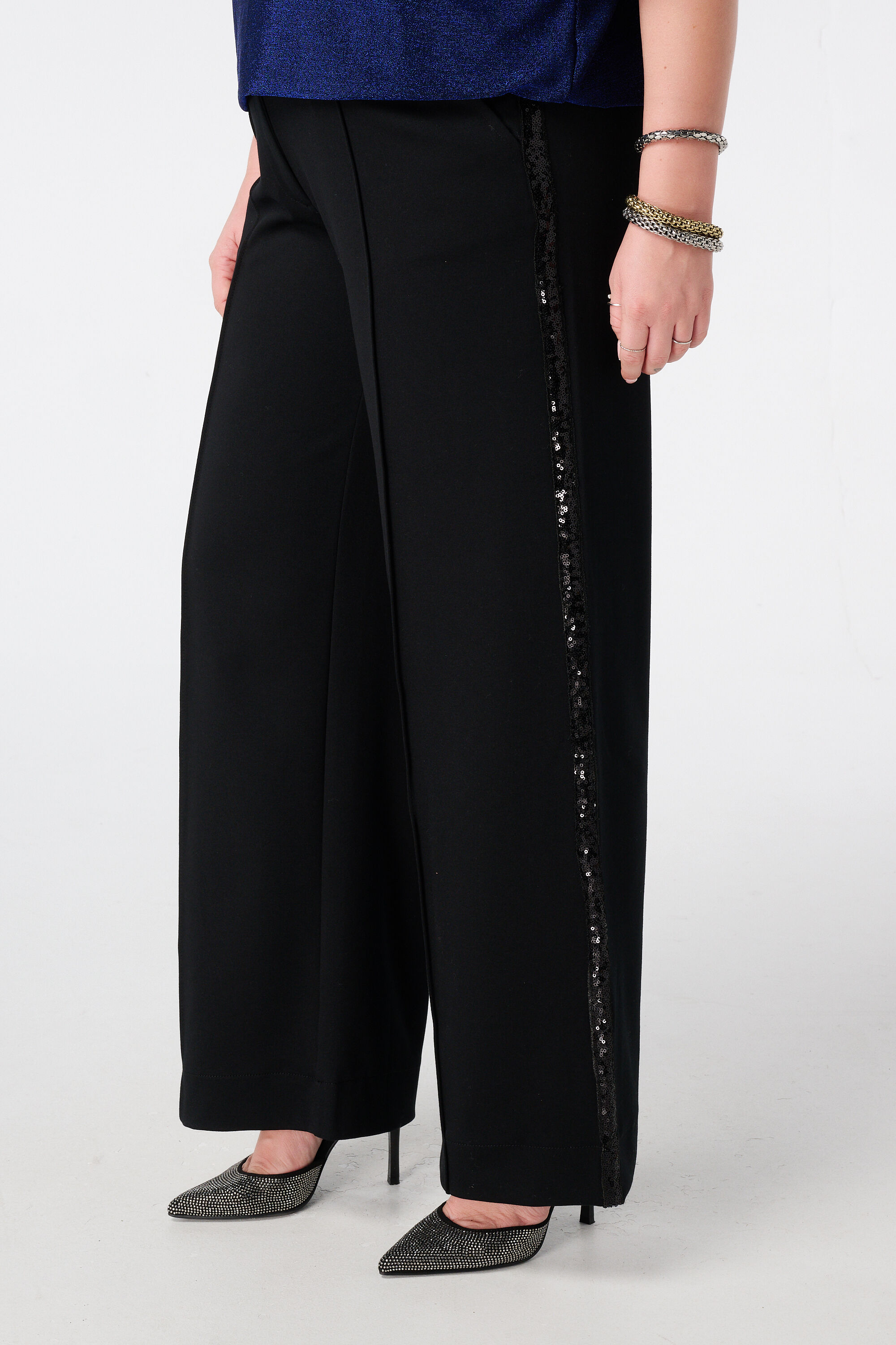 Pantal&oacute;n ancho con elasticidad y raya lateral image number 5